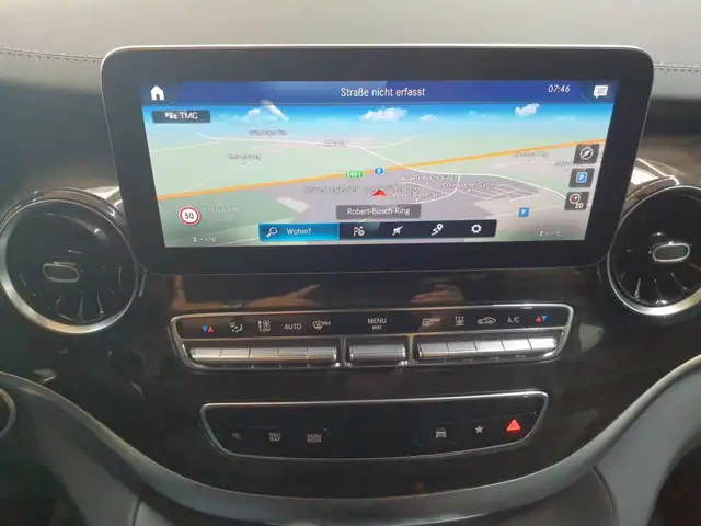 Mercedes-Benz V-Class view 14