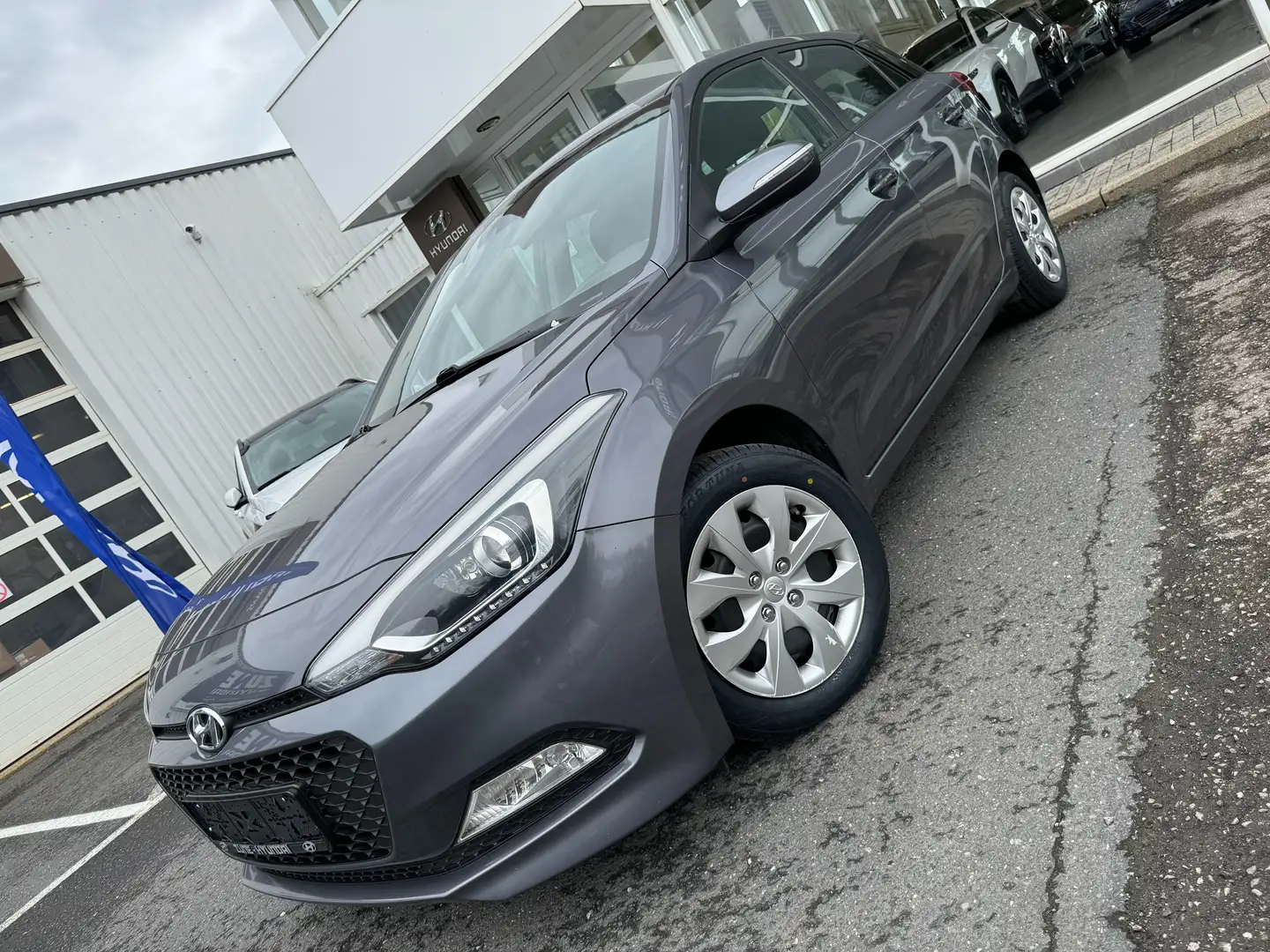 Hyundai i20 1.2i Pop Grijs - 2