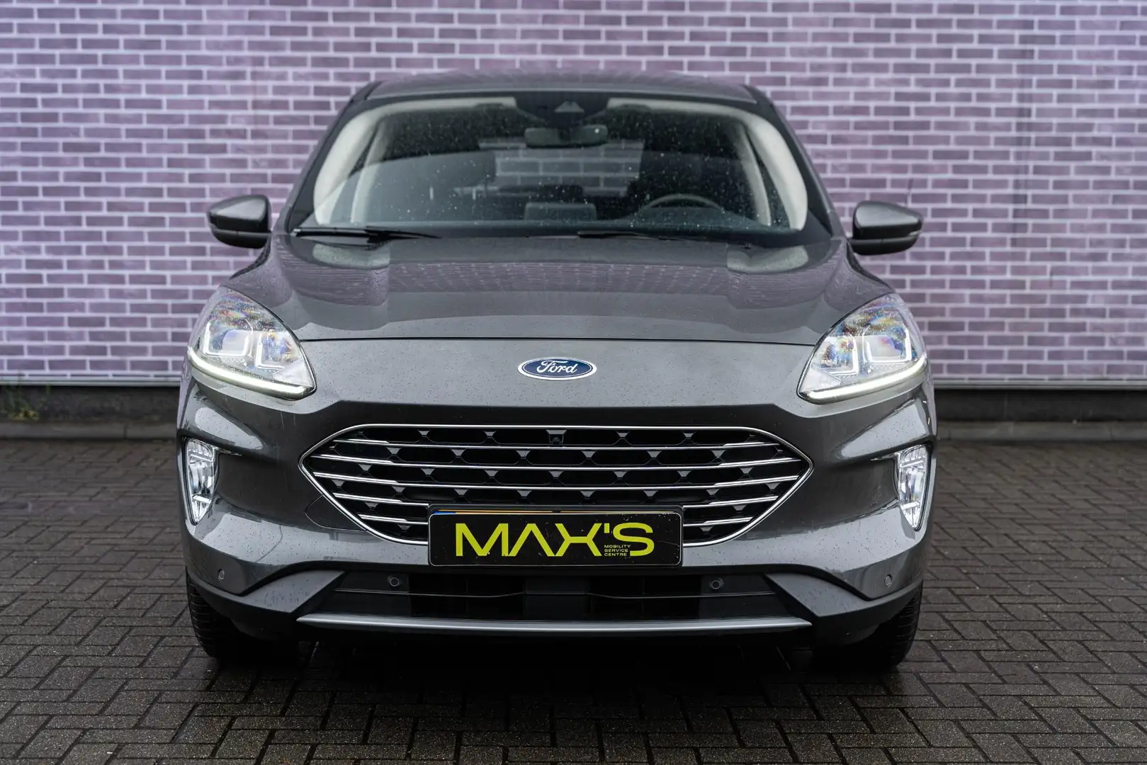 Ford Kuga 1.5 EcoBoost Titanium | Zeer weinig kilometers | T Grijs - 2