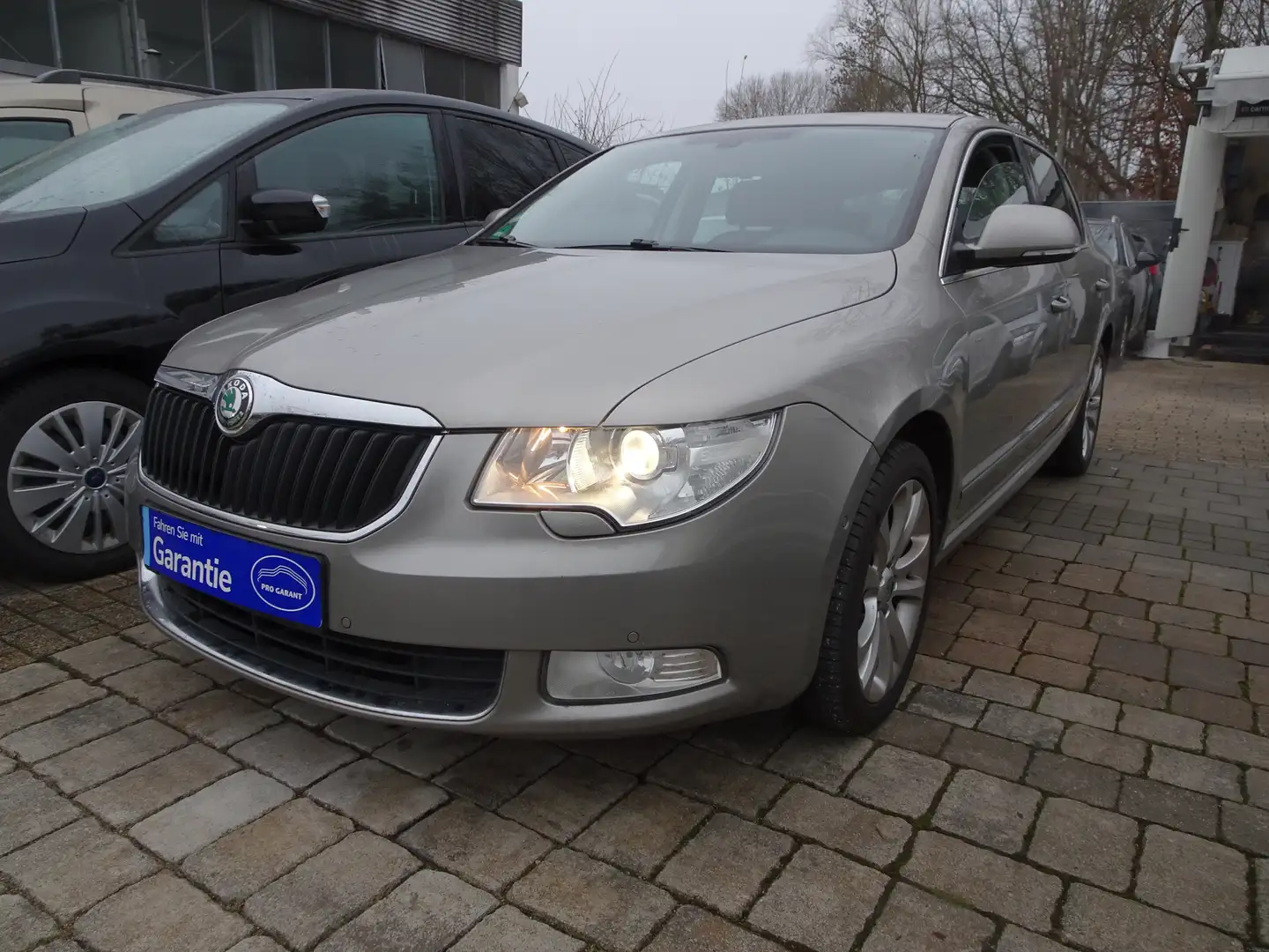 Skoda Superb Elegance-120TKM-SHG-1 Hand-Autom DSG-Leder-Top 1A. Beige - 1