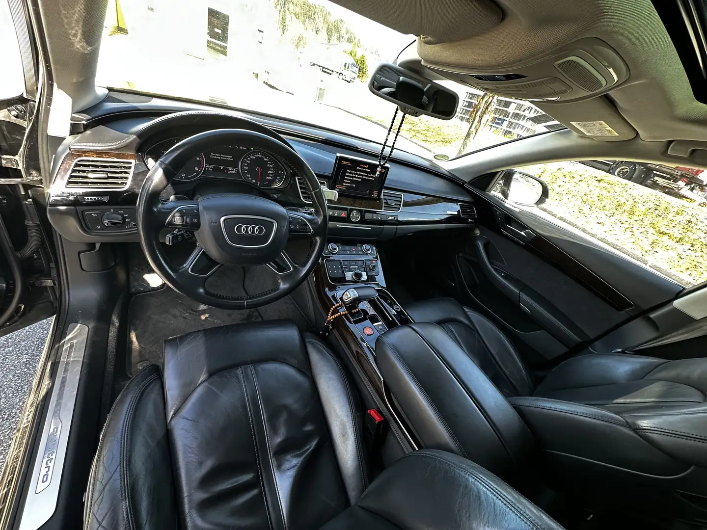 Audi A8 4.2 TDI DPF (clean diesel) quattro tiptronic - 2