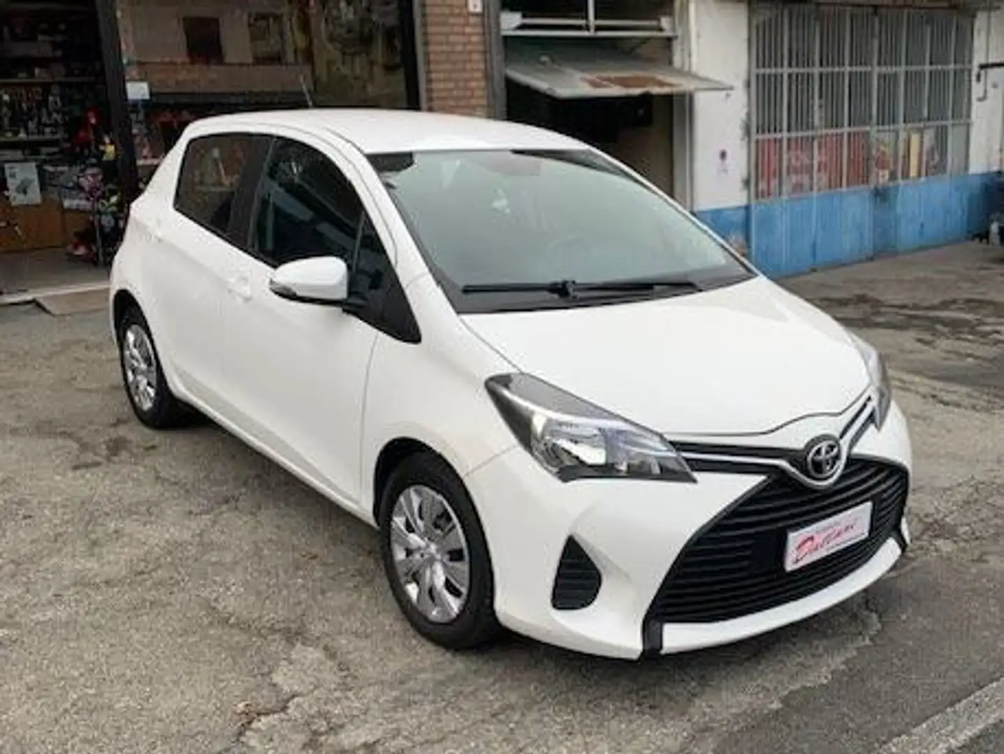 Toyota Yaris Yaris 5p 1.0 Cool Blanco - 1
