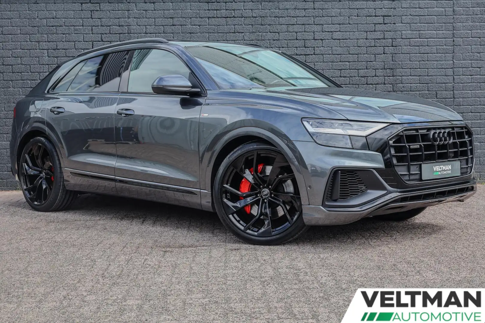 Audi Q8 55 TFSI e quattro 3x S-Line PANO LUCHTVERING 23INC Grigio - 2