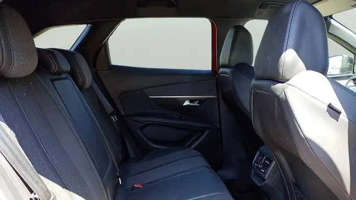 Peugeot 3008 1.2 S&S Pure Tech GT-Line 2019, foto 12