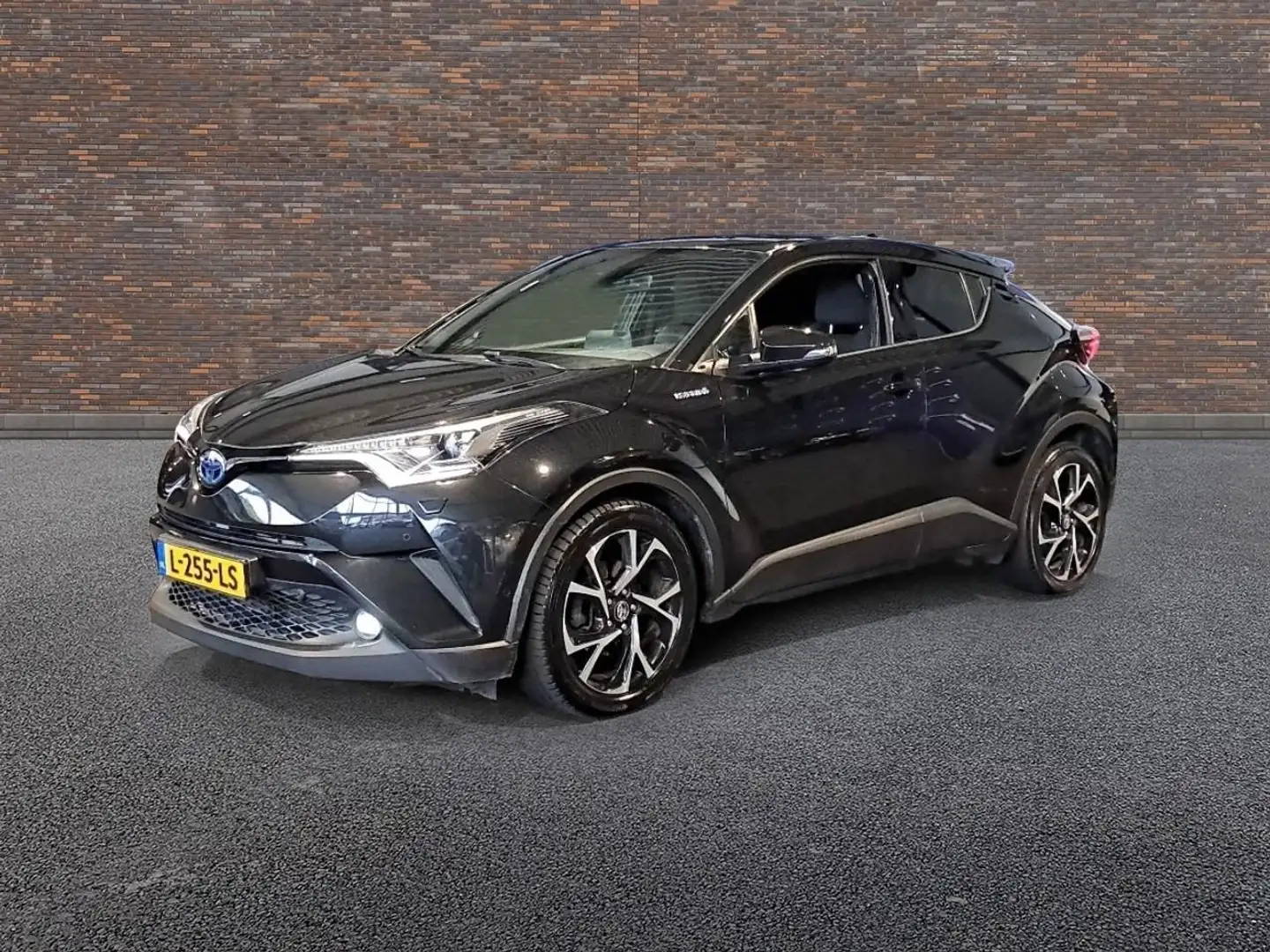 Toyota C-HR 1.8 Hybrid ECC LMV NAVIGATIE CRUISE Zwart - 2