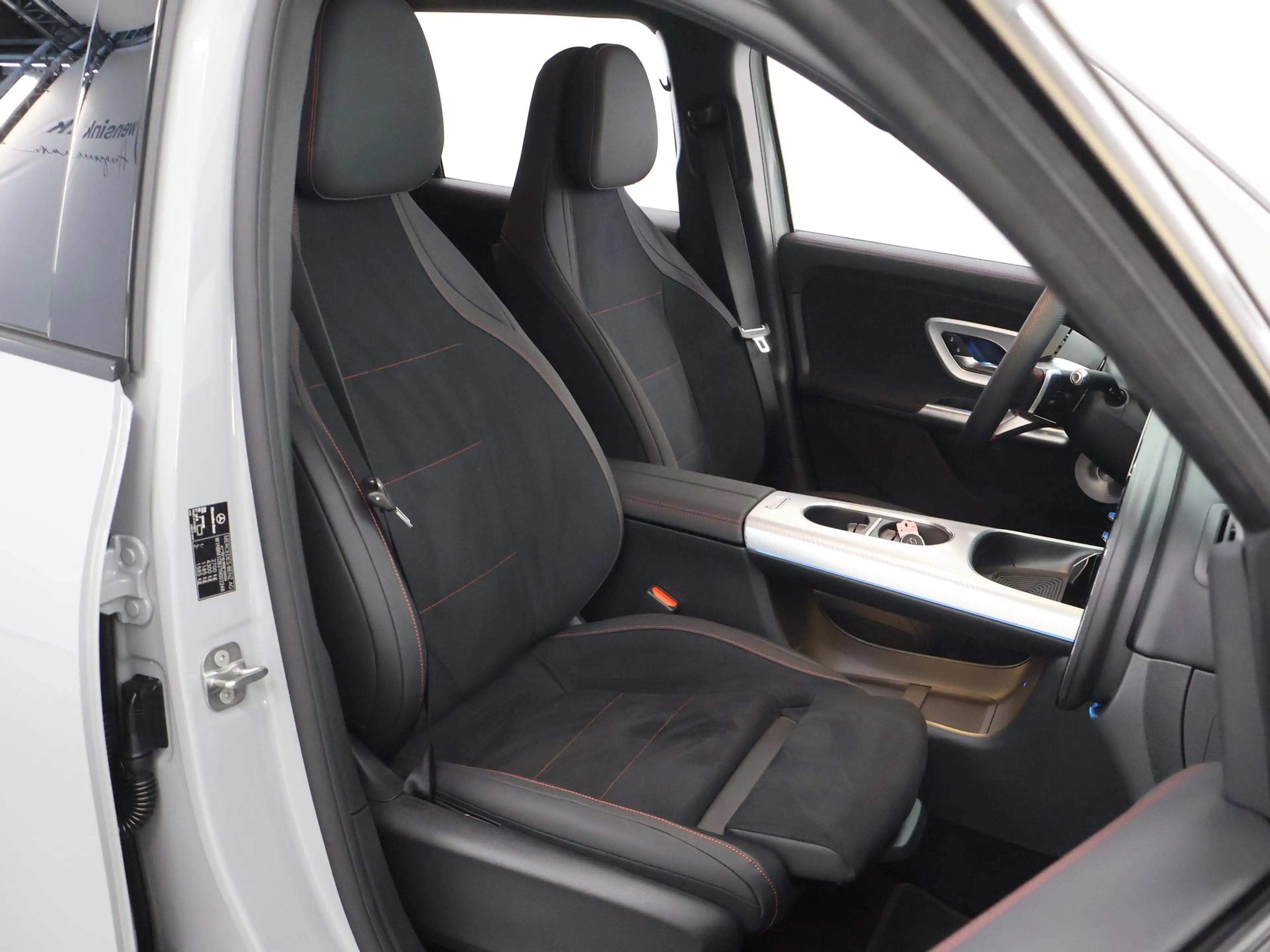 Mercedes-Benz GLB 250 250+ Business Solution AMG 85.5 kWh | Premium Plus — photo 11