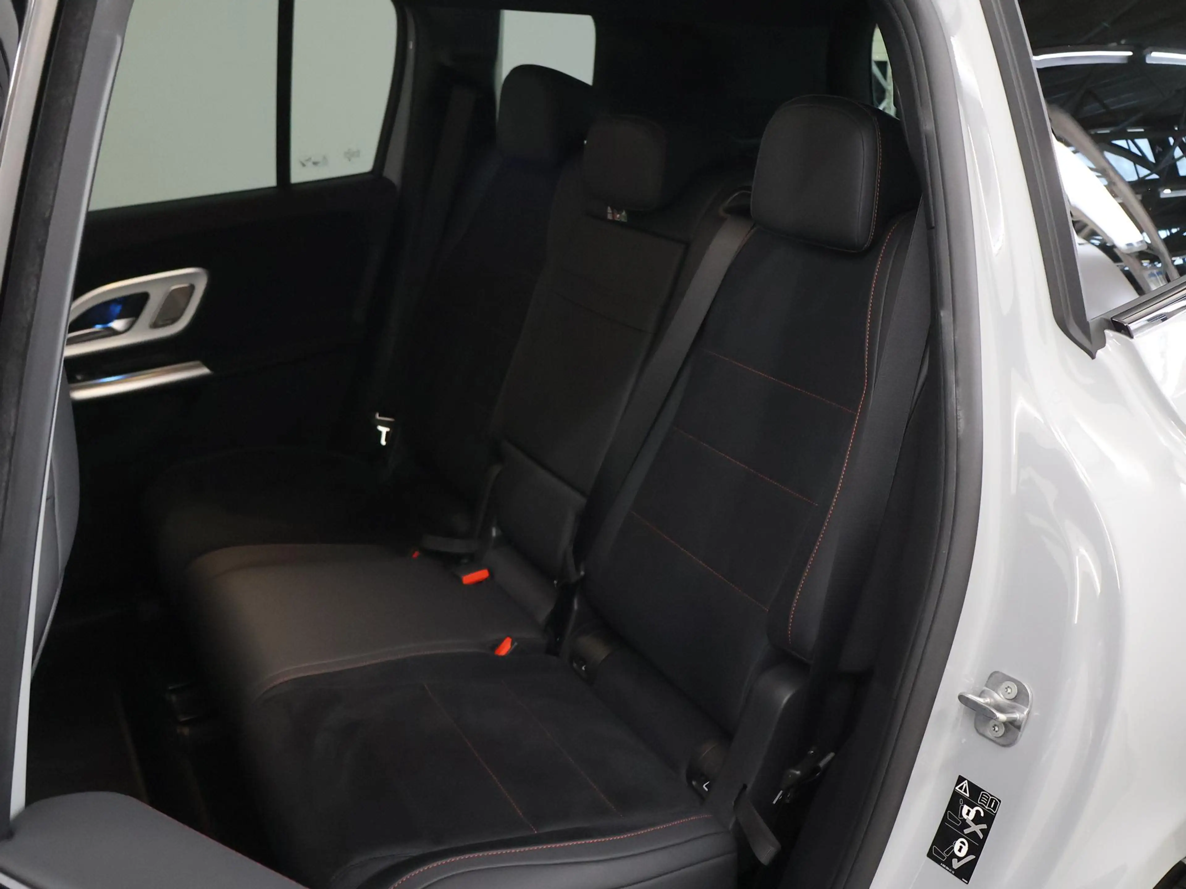 Mercedes-Benz GLB 250 250+ Business Solution AMG 85.5 kWh | Premium Plus — photo 12