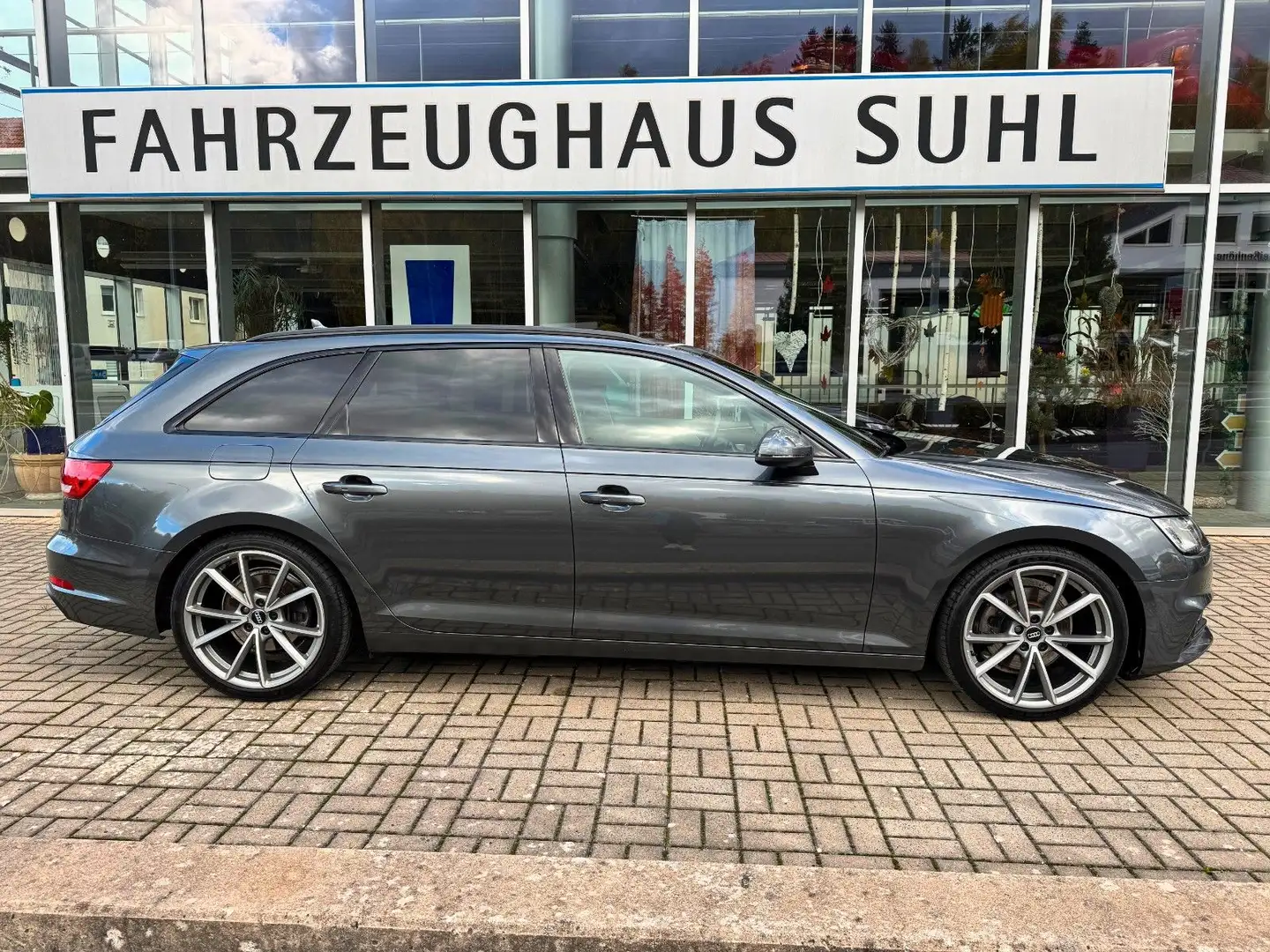Audi A4 Avant 35 TFSI Grau - 2