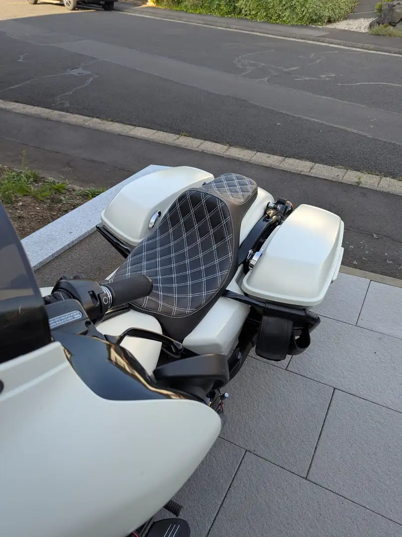 Harley-Davidson Street Glide special Screaming Eagl Blanc - 2