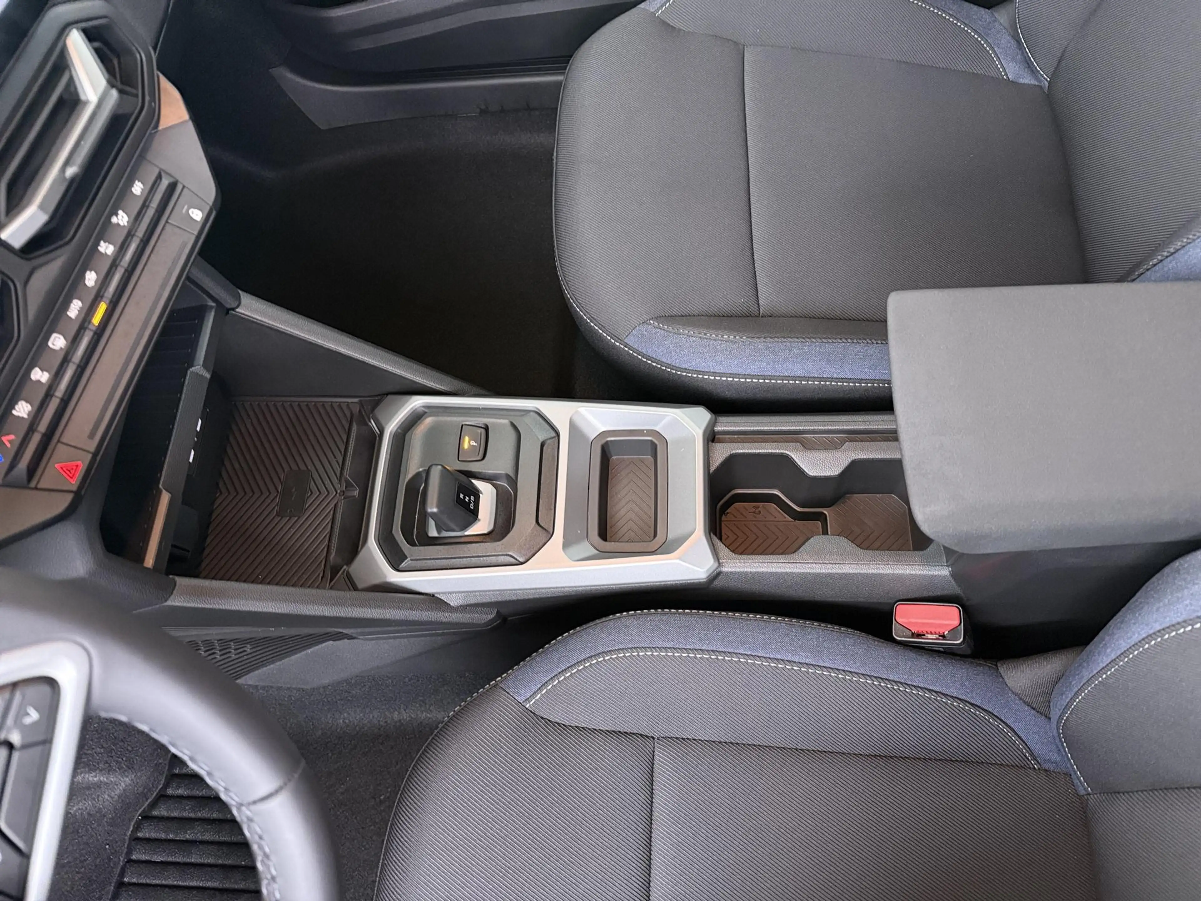 Dacia Duster journey hybrid 140 | pack assist | — photo 12