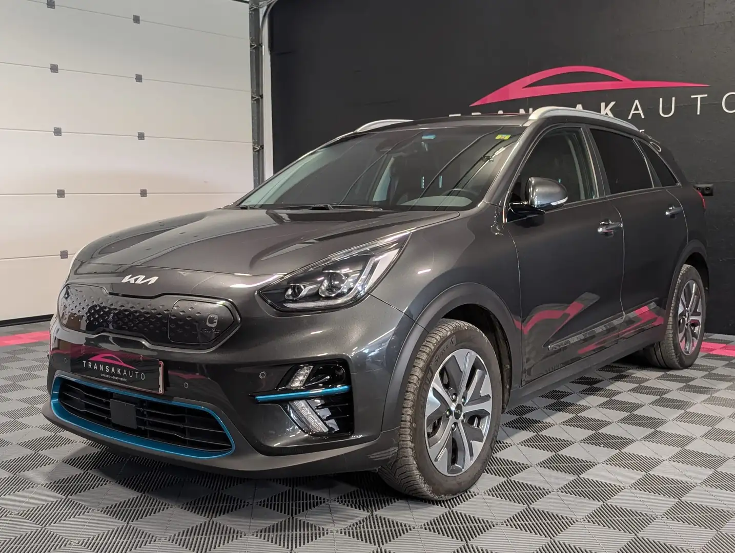 Kia e-Niro 64 kWh More **TOIT OUVRANT-SIEGE CHAUFFANT-CUIR** Šedá - 2