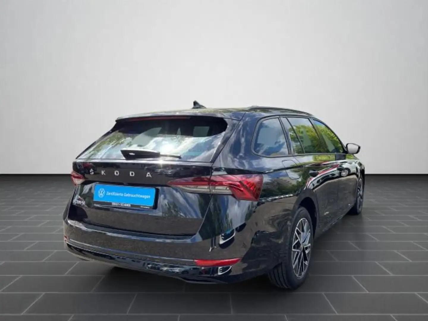 Skoda Octavia Combi 2.0 TDI DSG Clever LED+Pano+Navi+A Schwarz - 2