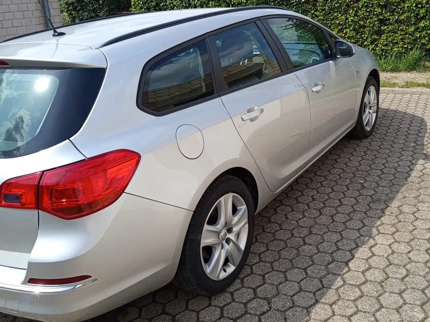 Opel Astra 1.6 CDTI DPF ecoFLEX Sports TourerStart/Stop Silber - 2