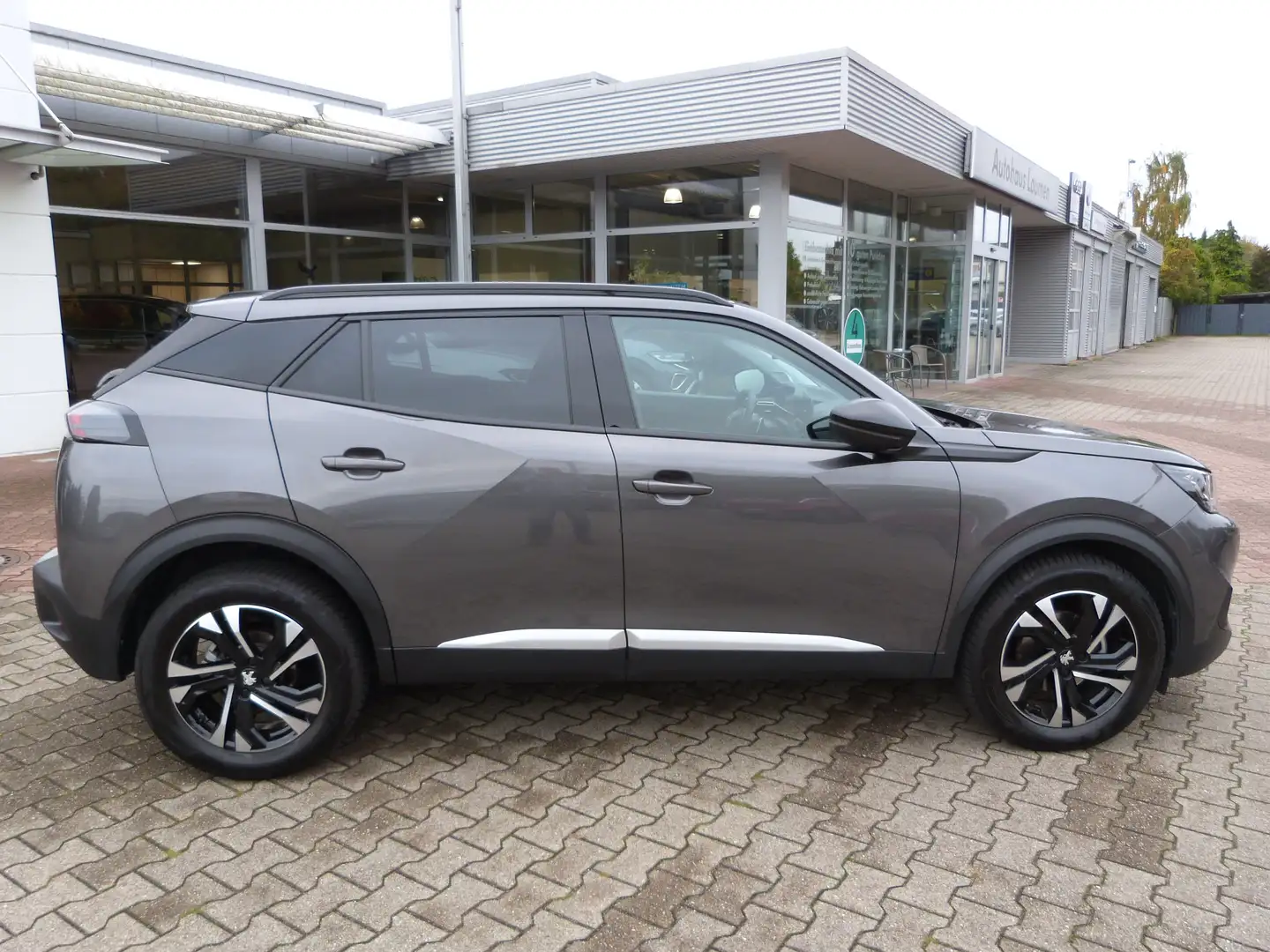 Peugeot 2008 2008 PureTech 130 Allure, AHK, Navi, CAM, Kessy,LM Grau - 2