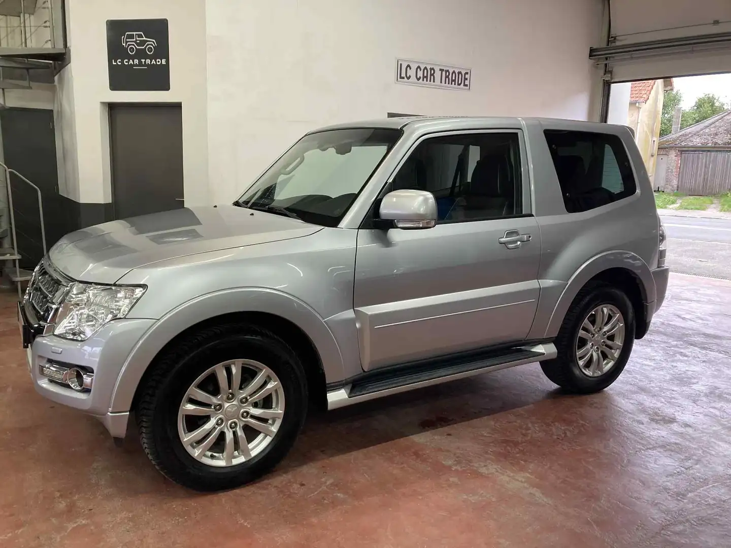 Mitsubishi Pajero Pajero Court 3.2 DI-D 190 Intense A 51.000 kms!! Gris - 2