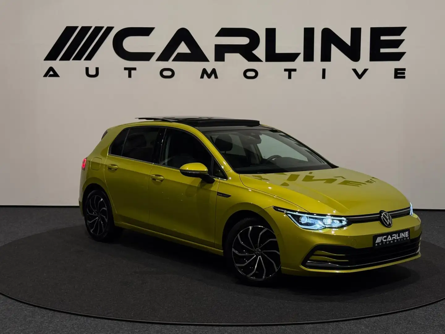 Volkswagen Golf 1.5 eTSI PANORAMA VIRTUAL SFEERVERL. ASSIST KEYLES Geel - 1