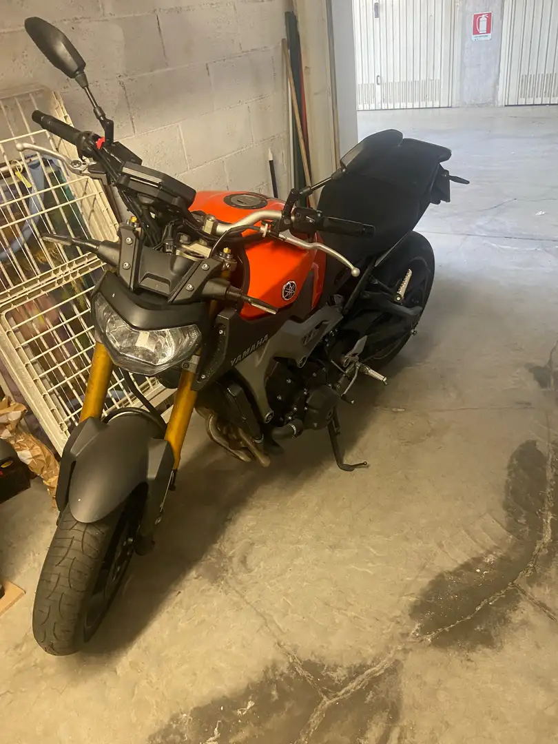 Yamaha MT-09 Naranja - 2