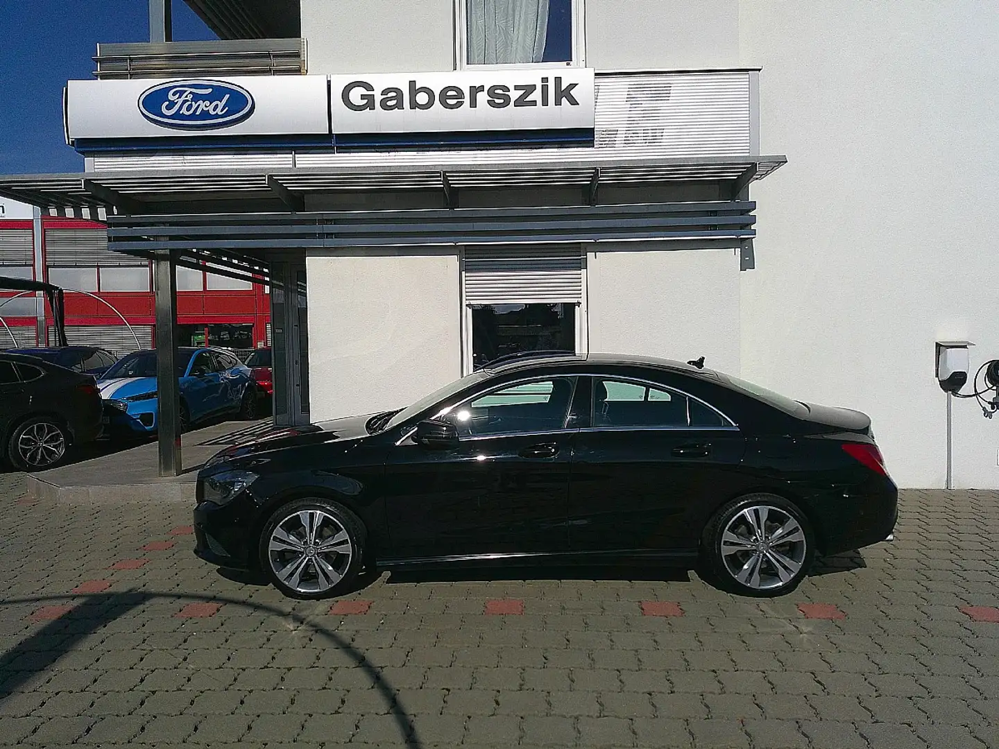 Mercedes-Benz CLA 180 Noir - 2