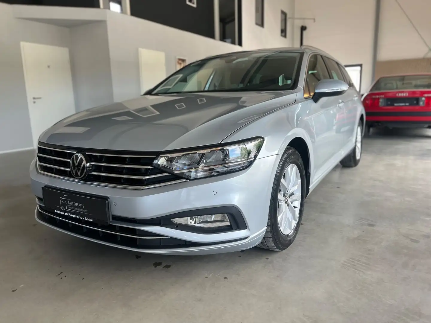 Volkswagen Passat Variant 2.0 TDI Business LED/ACC/Kam/SHZ Argent - 1