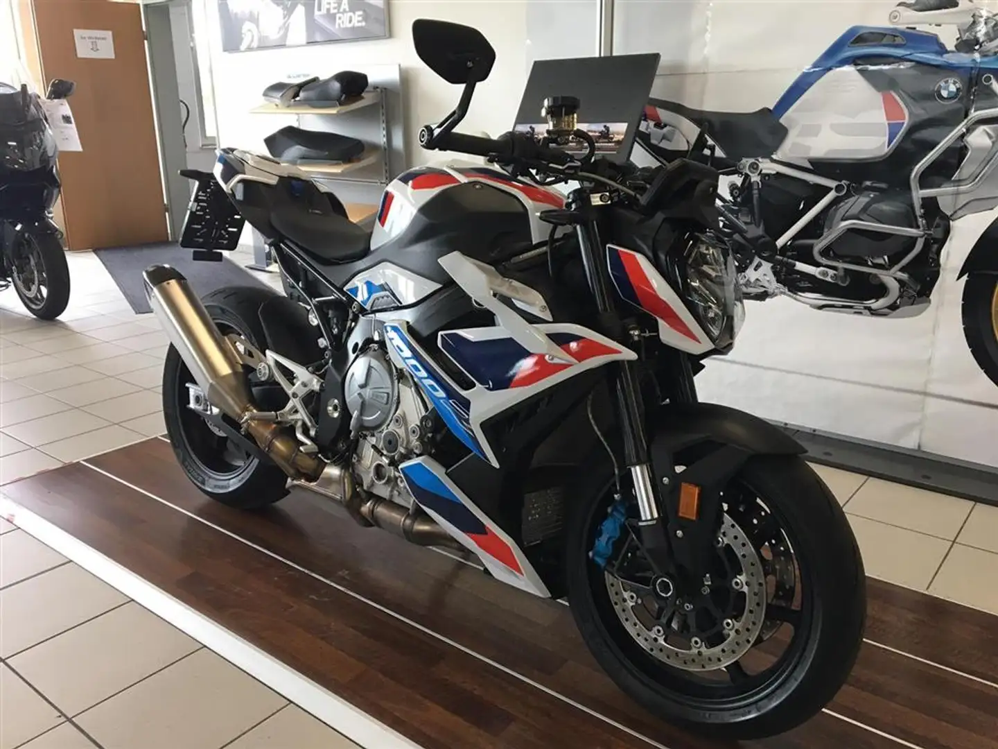 BMW M 1000 R 0 - 2