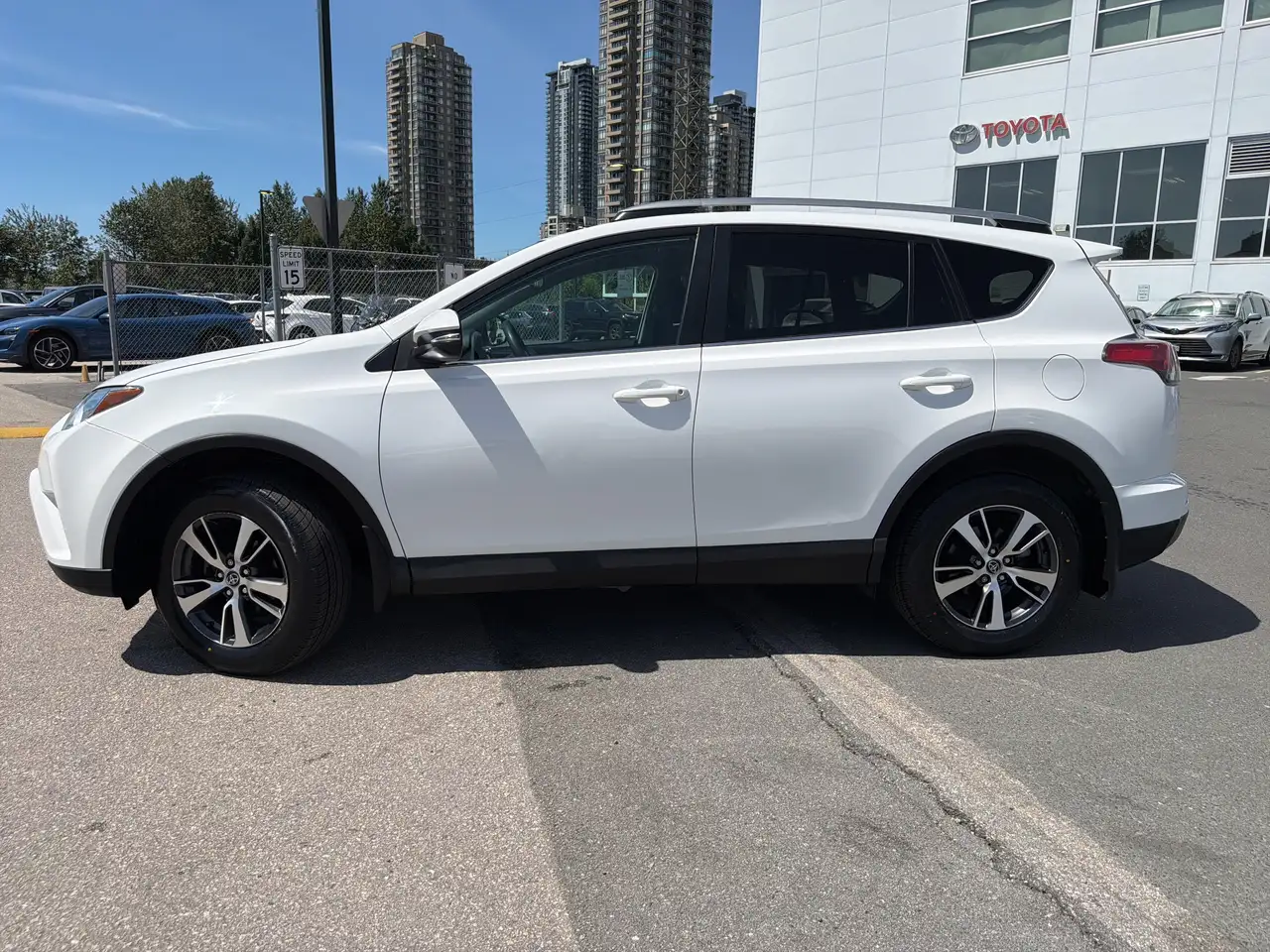 Toyota RAV 4 снимка Toyota RAV 4