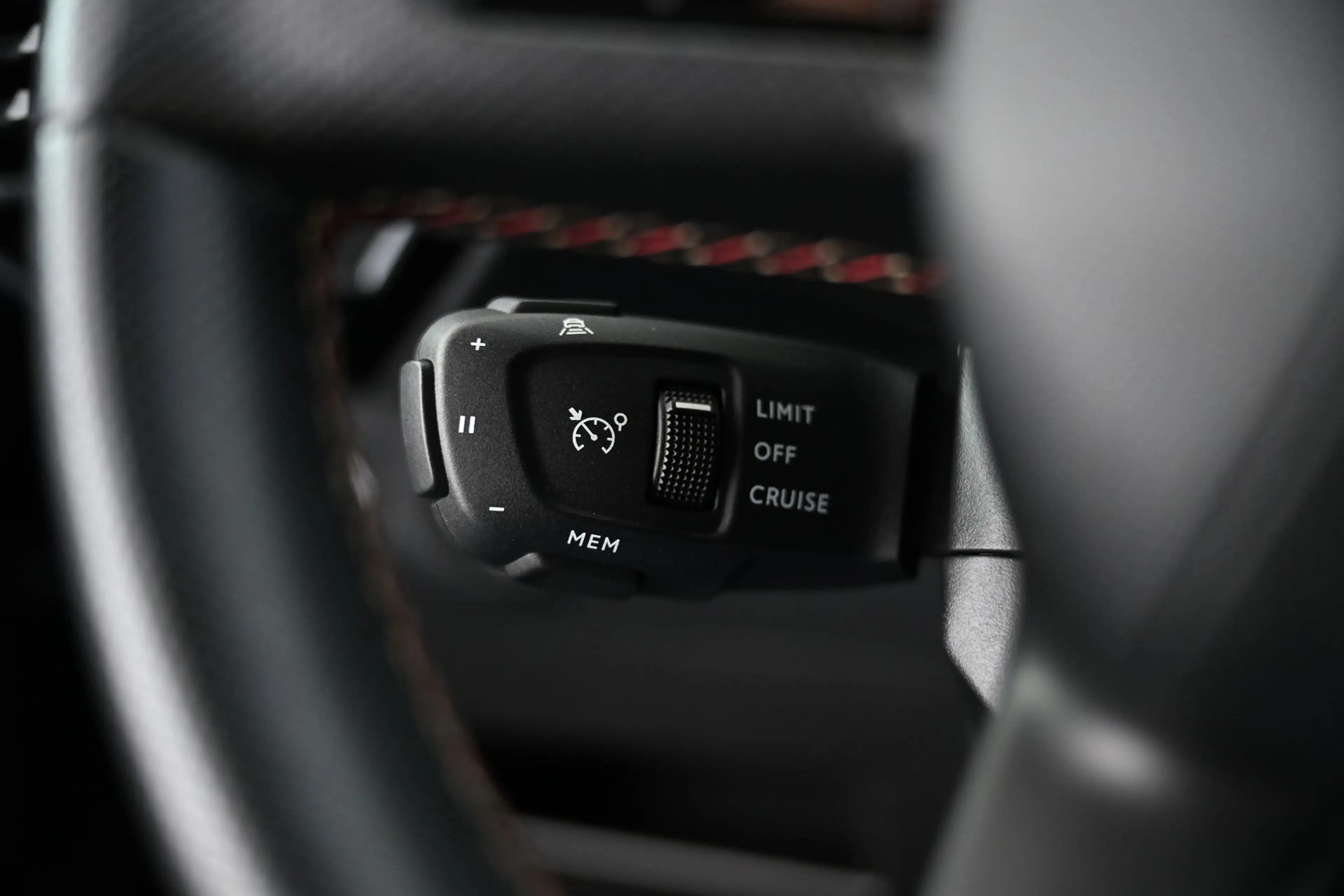 DS Automobiles DS 7 Crossback 2.0 BlueHDi 180 HK EAT8 Performance Line Pickerl — photo 35