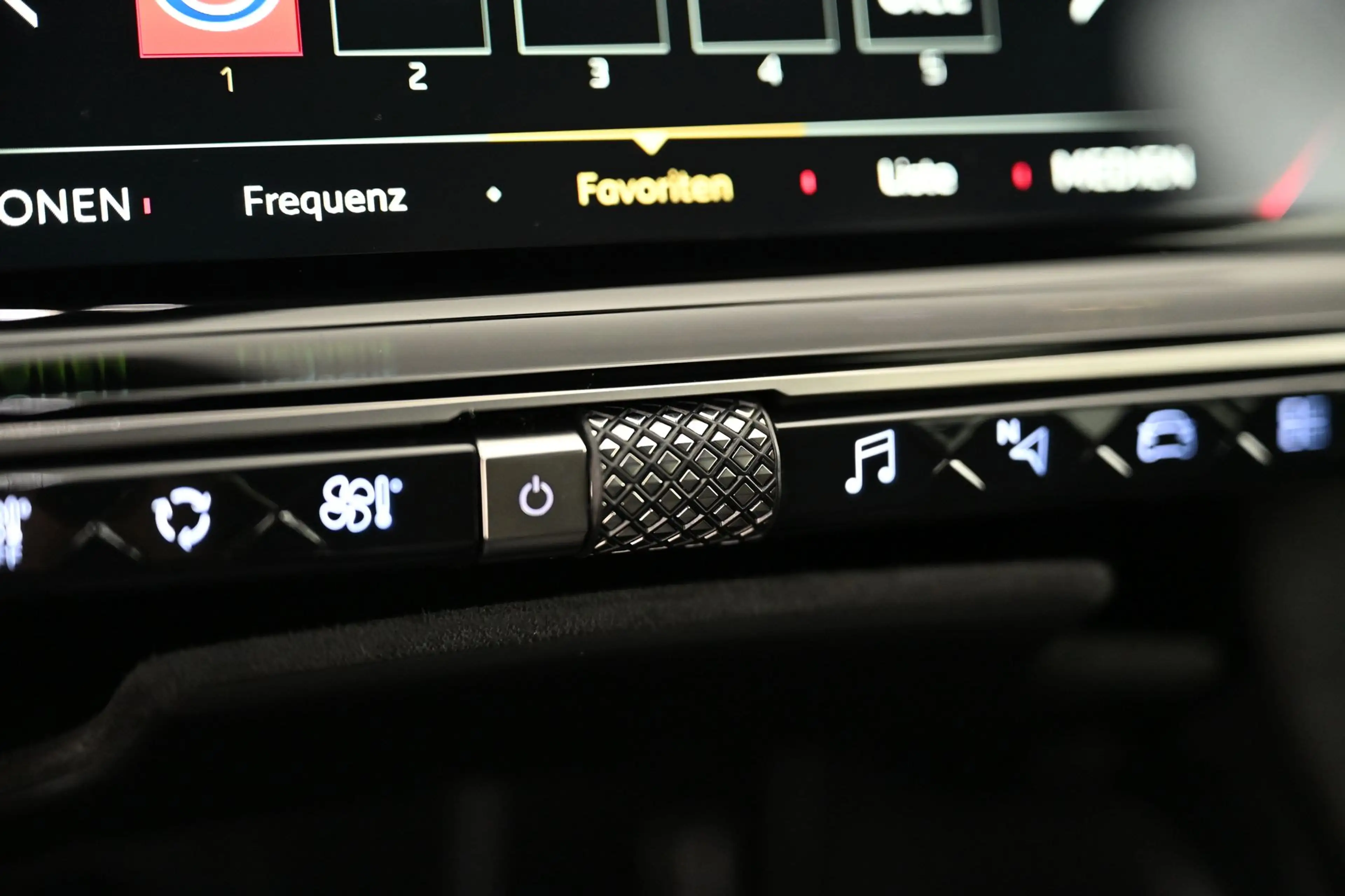 DS Automobiles DS 7 Crossback 2.0 BlueHDi 180 HK EAT8 Performance Line Pickerl — photo 25
