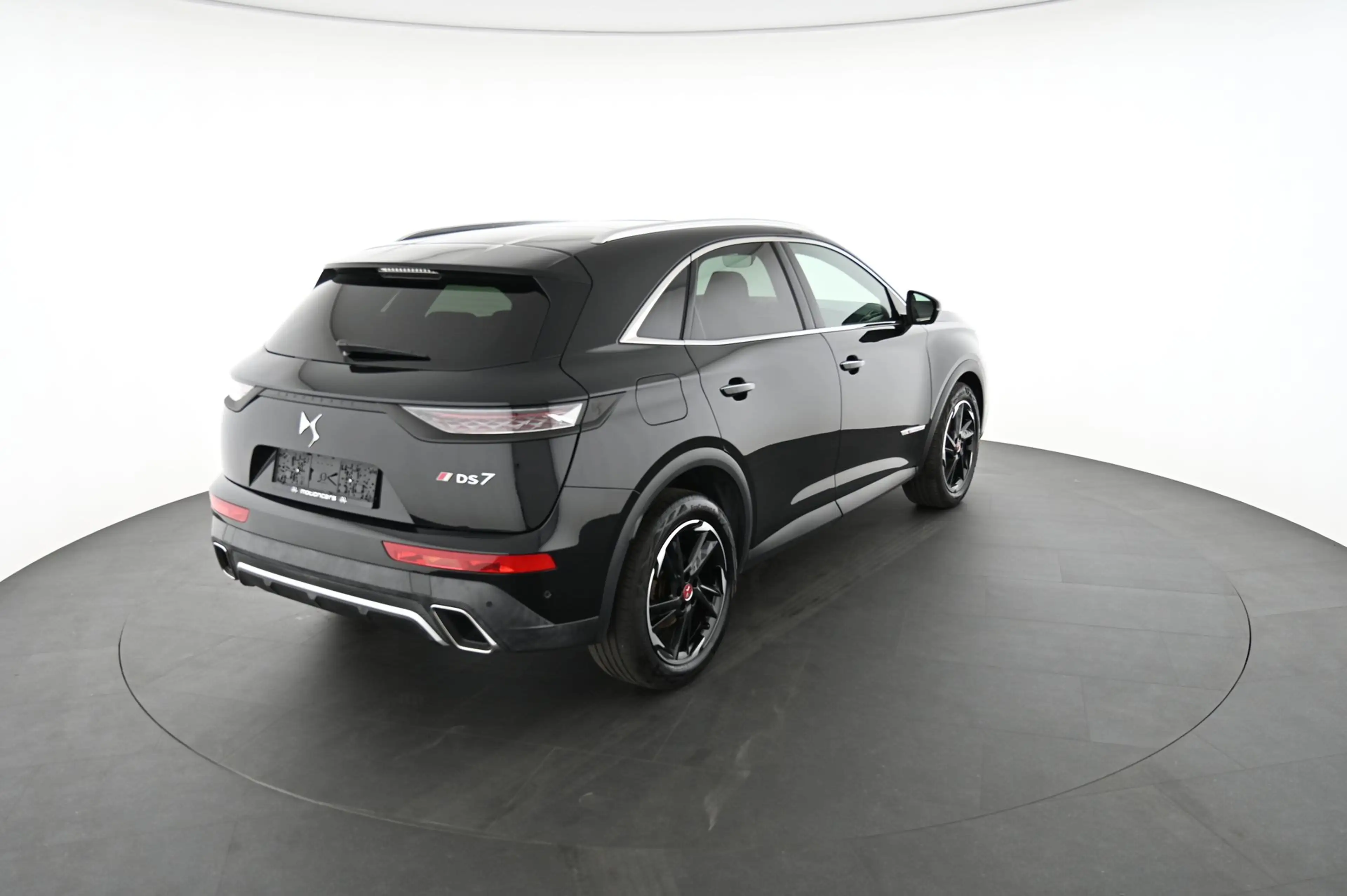 DS Automobiles DS 7 Crossback 2.0 BlueHDi 180 HK EAT8 Performance Line Pickerl — photo 2