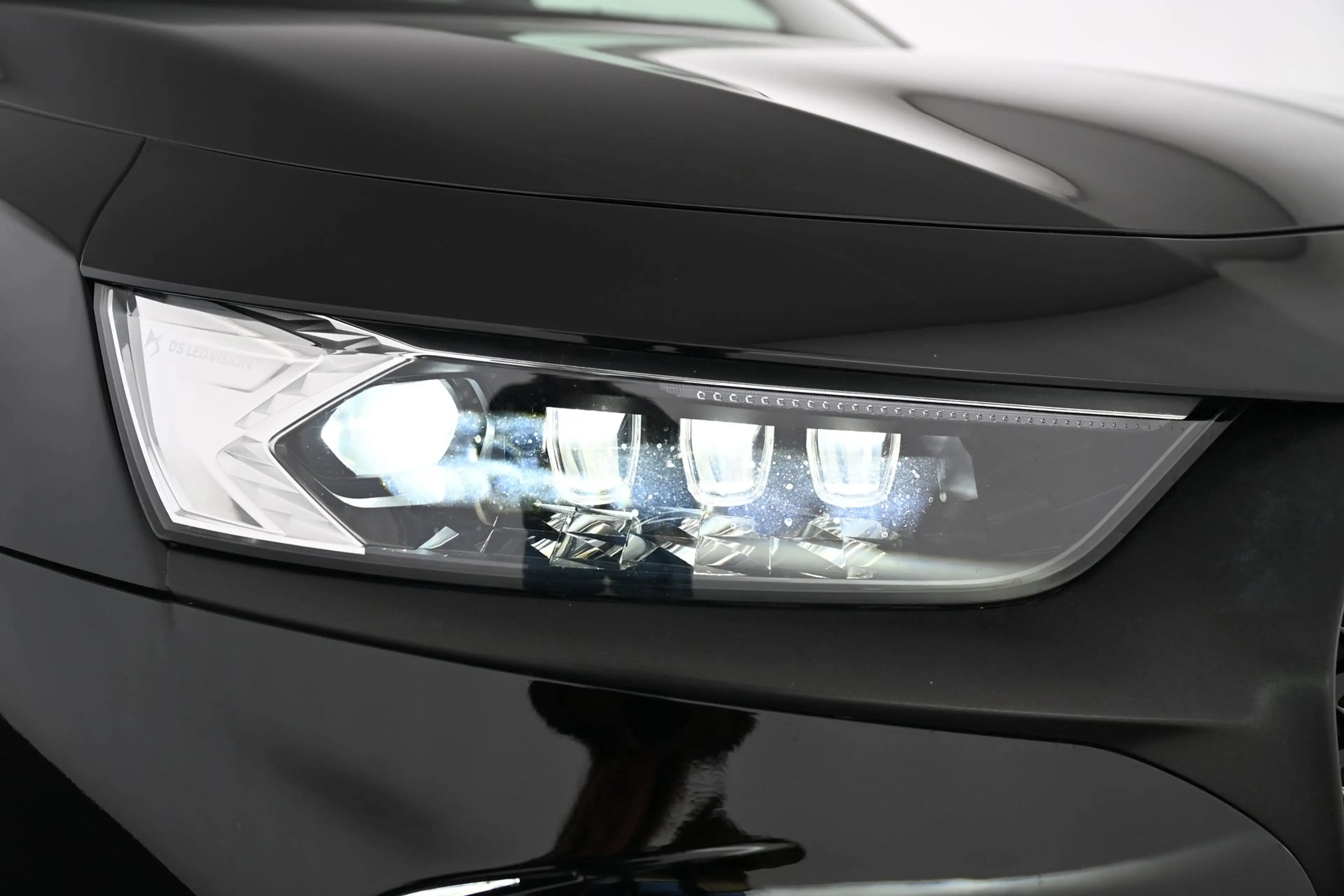 DS Automobiles DS 7 Crossback 2.0 BlueHDi 180 HK EAT8 Performance Line Pickerl — photo 15