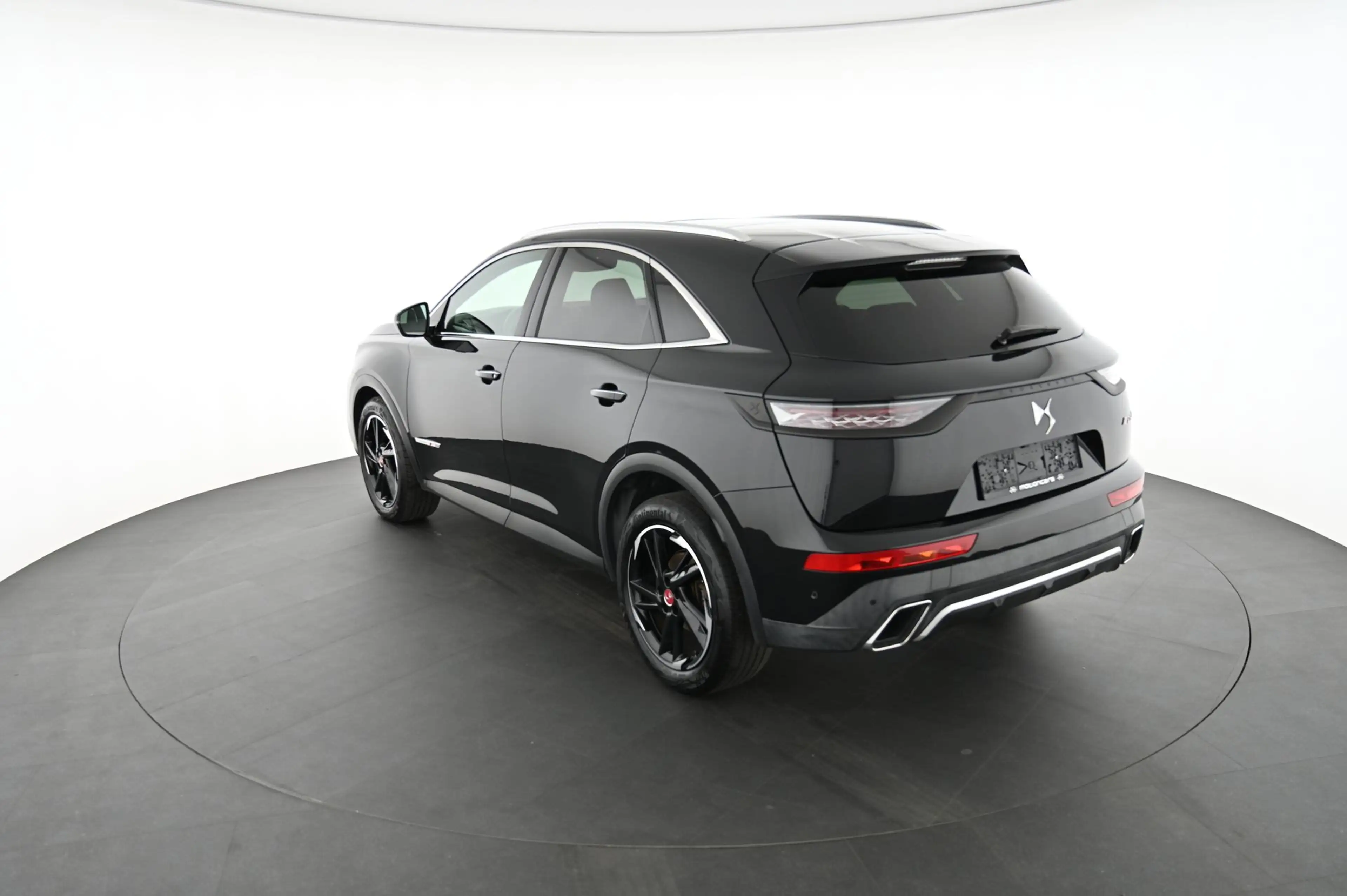 DS Automobiles DS 7 Crossback 2.0 BlueHDi 180 HK EAT8 Performance Line Pickerl — photo 9