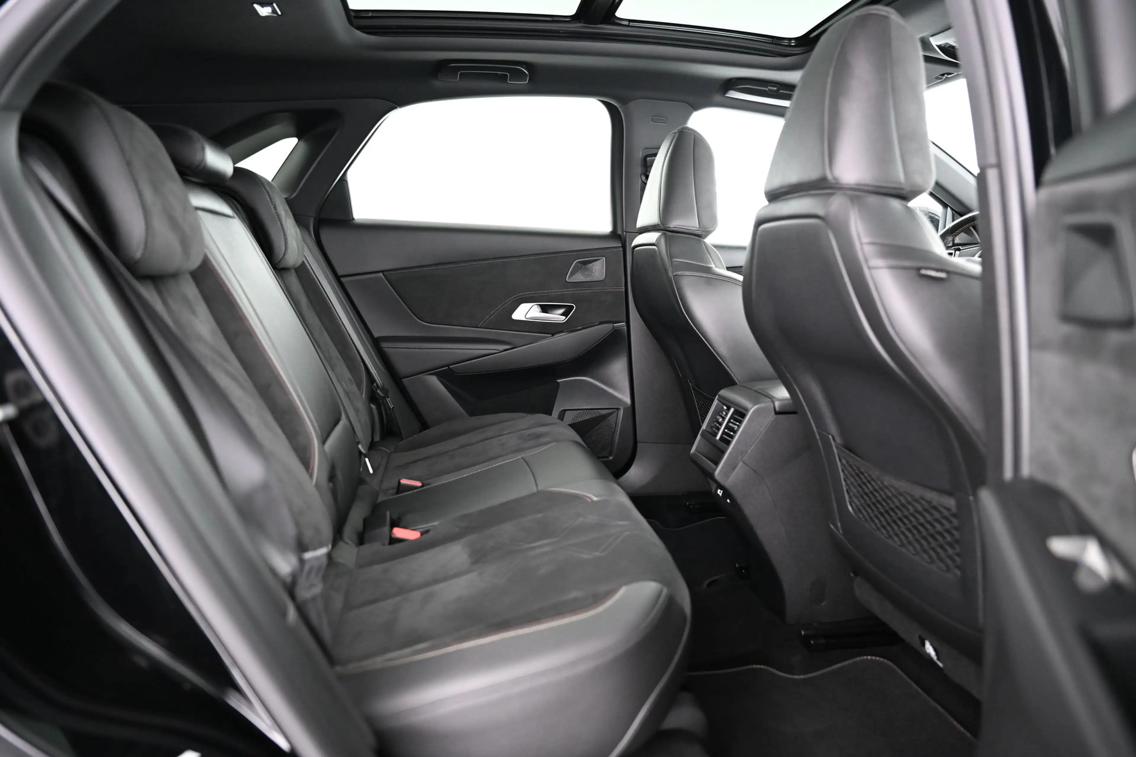 DS Automobiles DS 7 Crossback 2.0 BlueHDi 180 HK EAT8 Performance Line Pickerl — photo 43