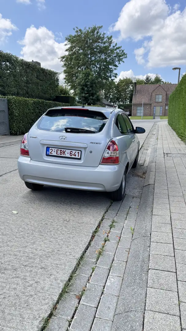 Hyundai ACCENT 1.5 CRDi GLS - 2