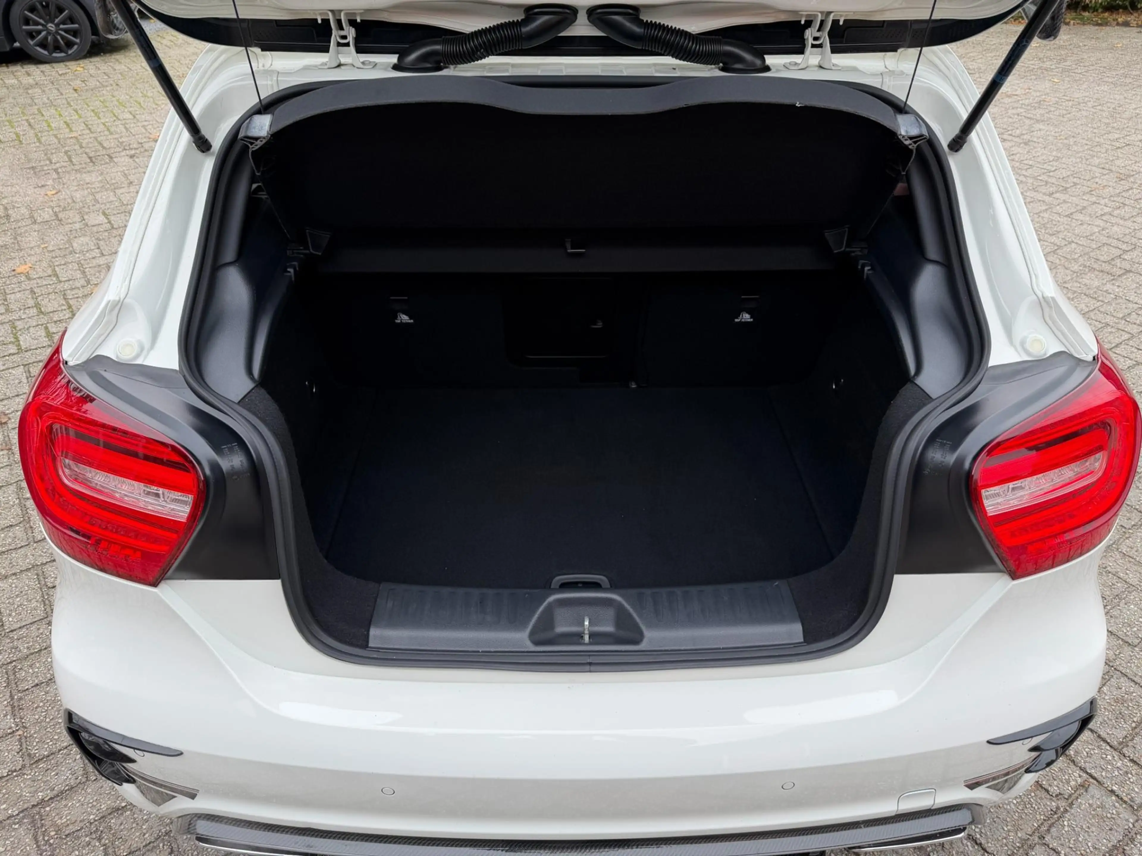 Mercedes-Benz A 45 AMG 4MATIC Edition 1 — photo 10