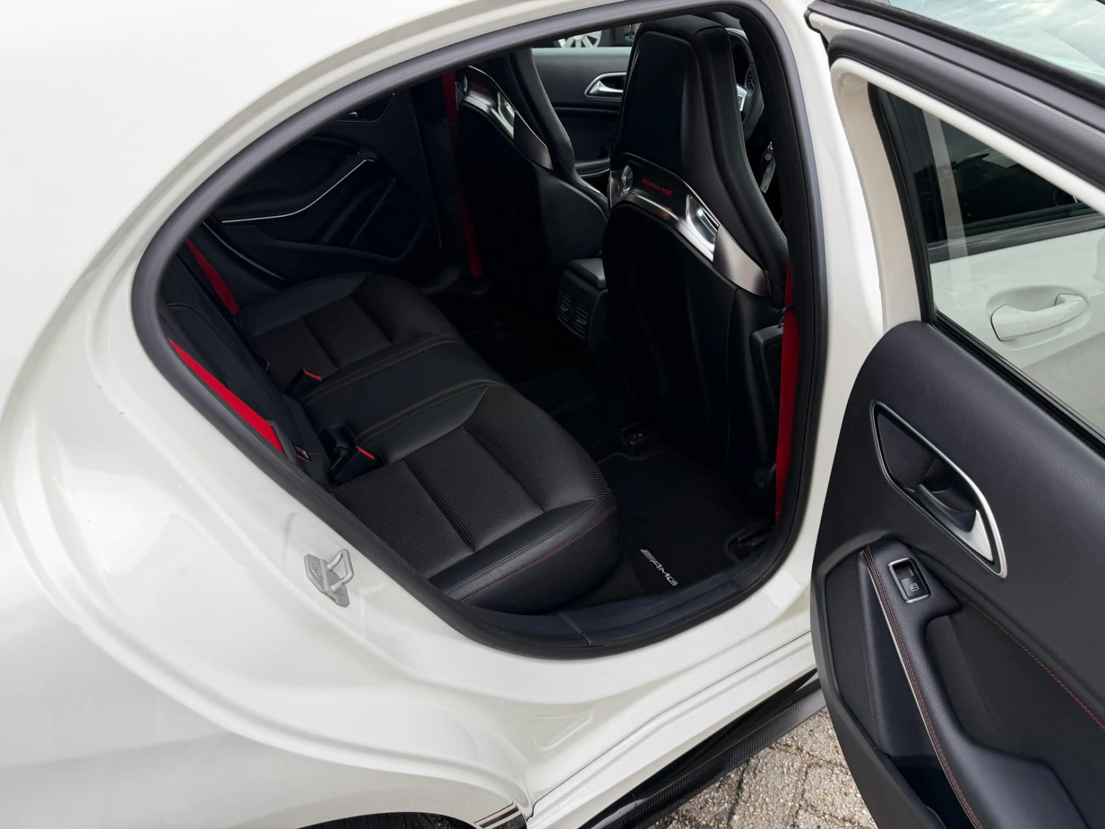 Mercedes-Benz A 45 AMG 4MATIC Edition 1 — photo 31