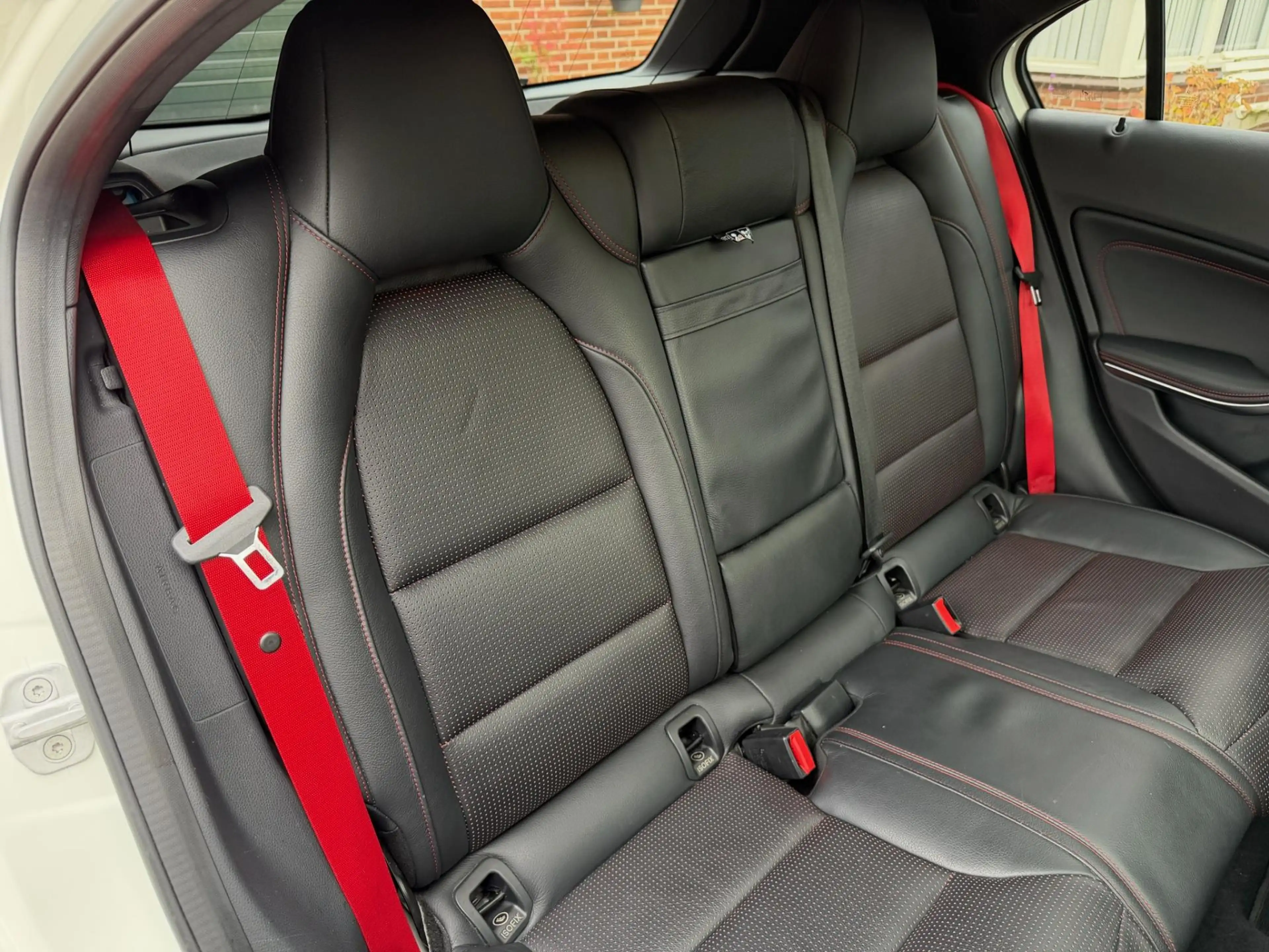 Mercedes-Benz A 45 AMG 4MATIC Edition 1 — photo 32