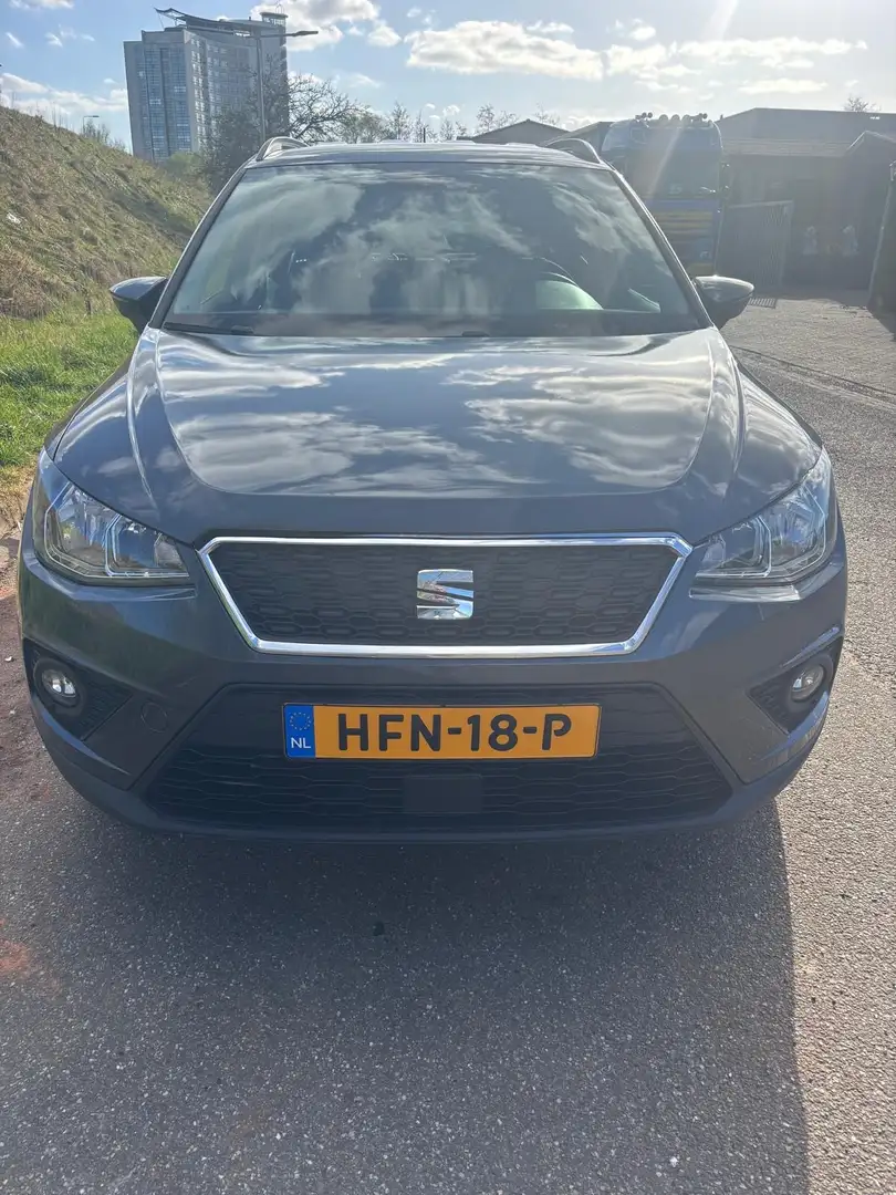 SEAT Arona 1.0 TSI Style Grijs - 1
