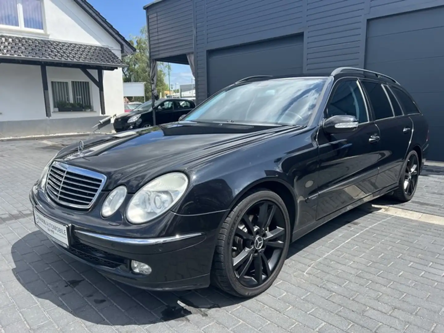 Mercedes-Benz E 220 T CDI Avantgarde Automatik+Navi+T-Leder+ AHK+PDC+ Schwarz - 1