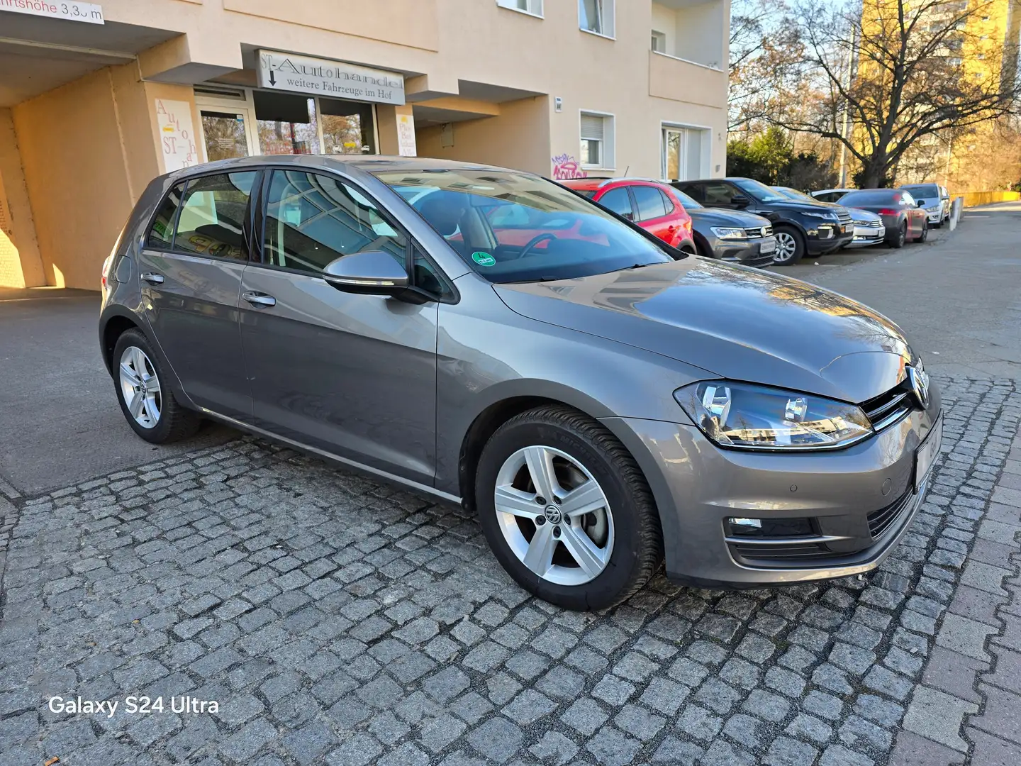 Volkswagen Golf Golf VII/1.Hand/Nur 49.224 KM/Klima/Temp/PDC/Alu Gris - 2