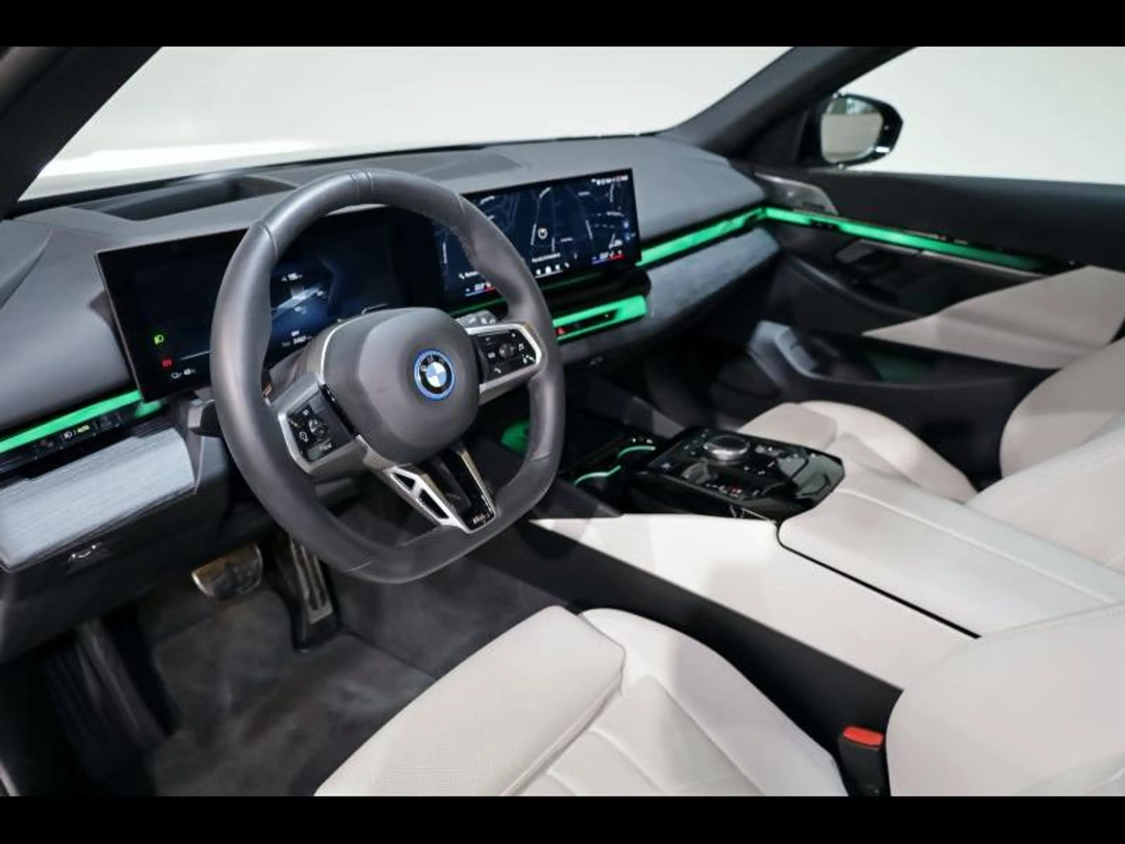 BMW i5 eDrive40 Touring Kit M Sport — photo 6