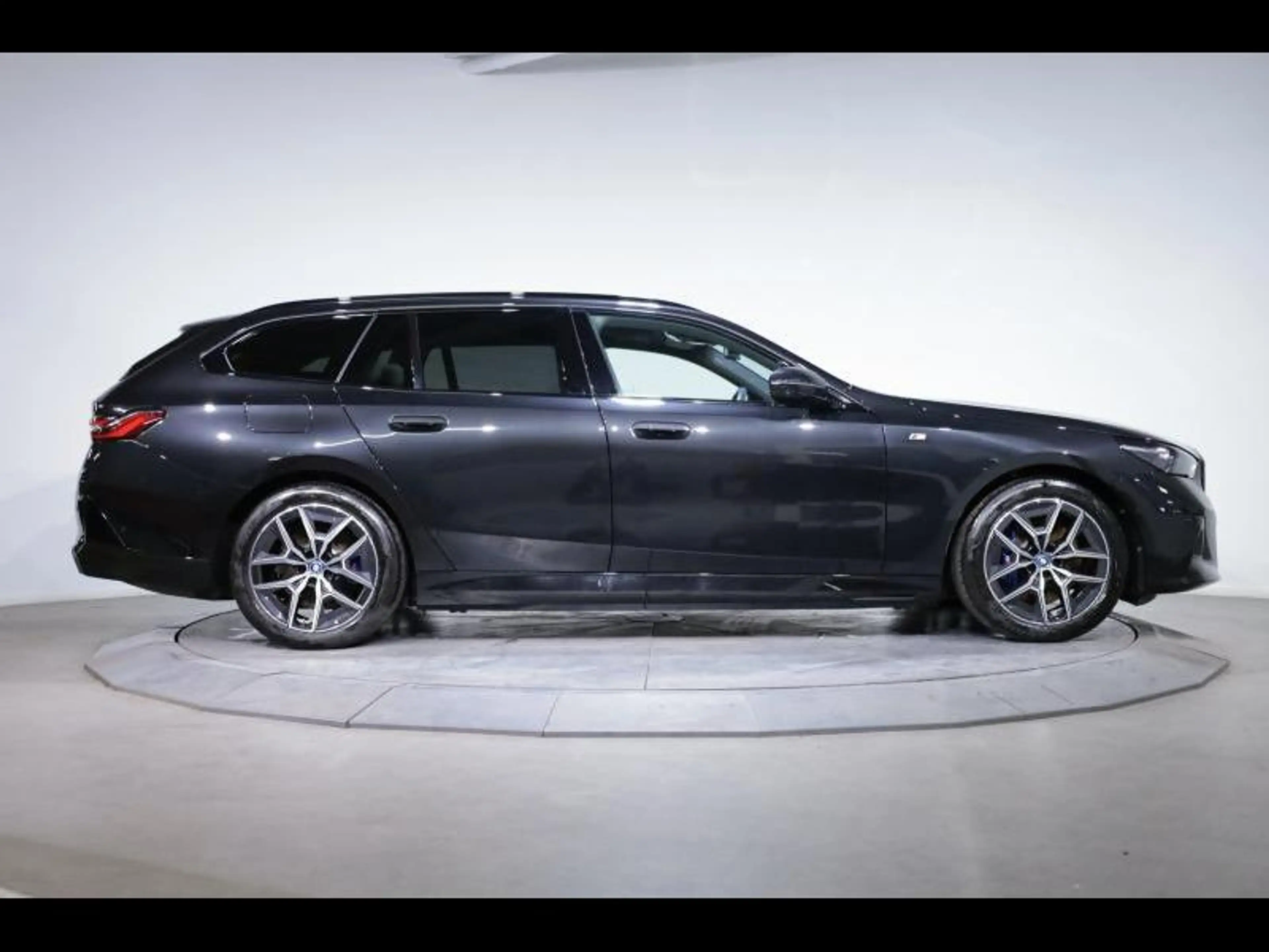 BMW i5 eDrive40 Touring Kit M Sport — photo 3
