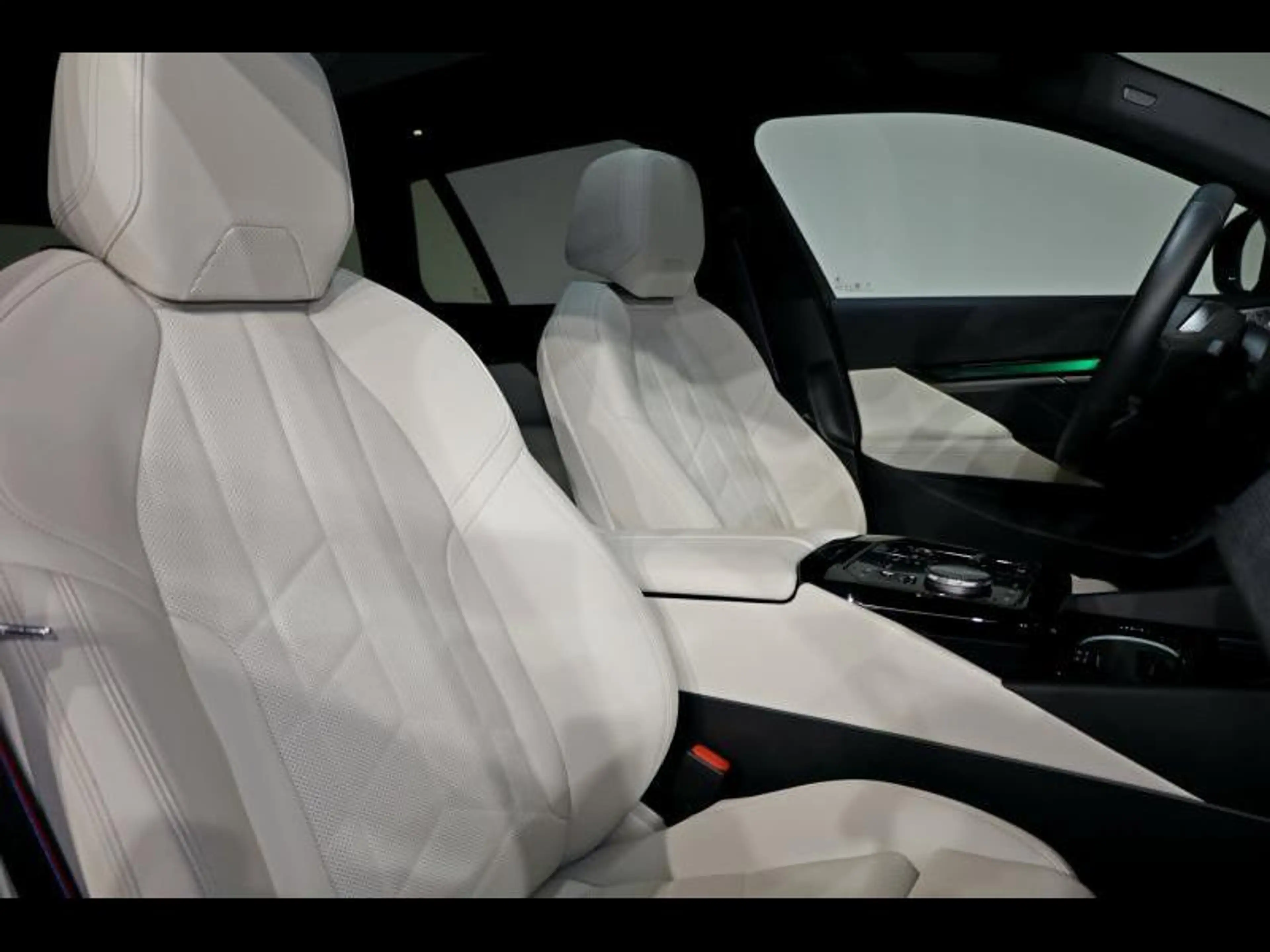 BMW i5 eDrive40 Touring Kit M Sport — photo 11