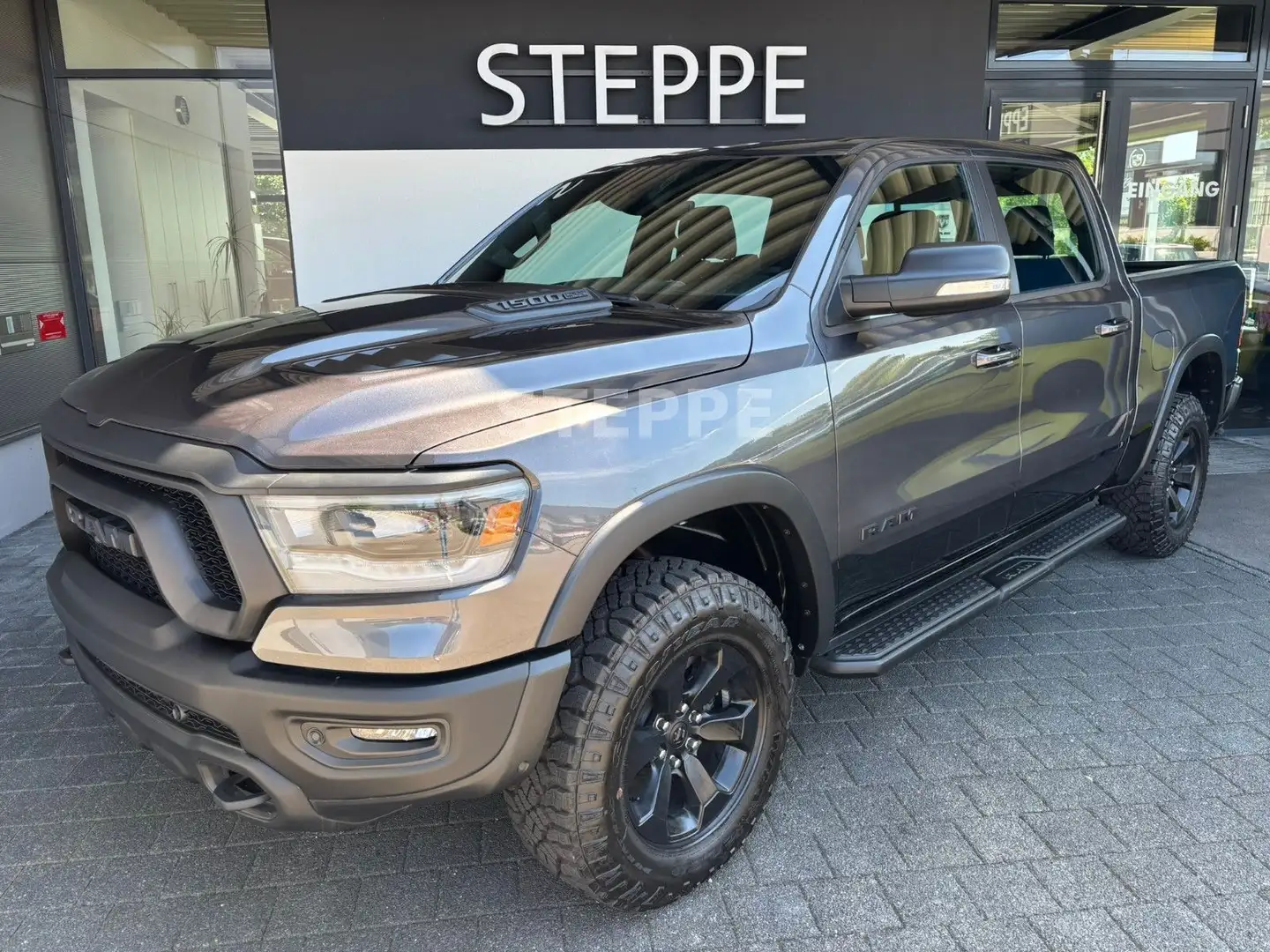 Dodge RAM 1500 REBEL 5,7V8 LPG NIGHT ACC, Luftfed,360° Grau - 1