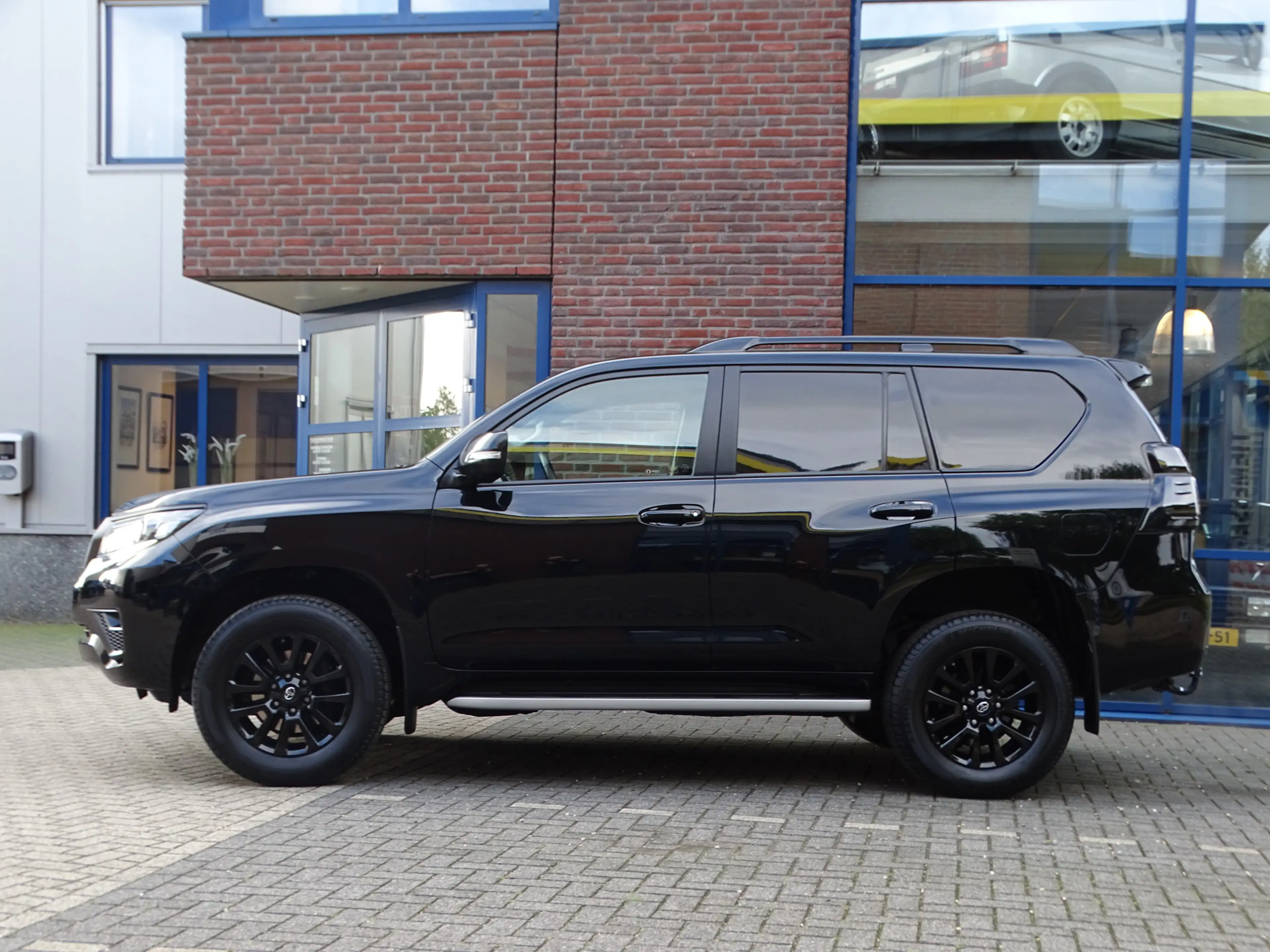 Toyota Land Cruiser 2.8 D-4D-F Professional High Roof Window Van TREKH — photo 5
