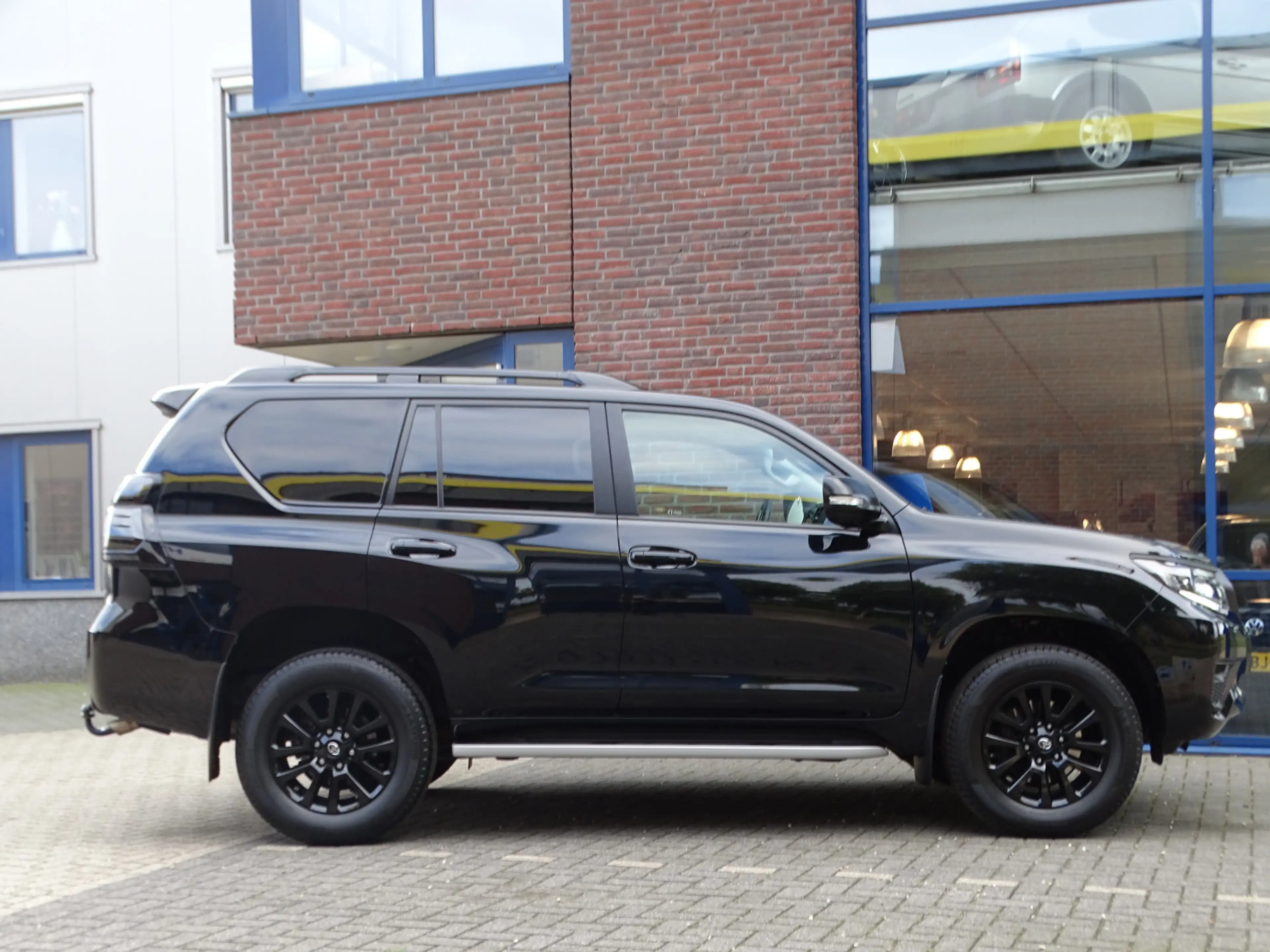 Toyota Land Cruiser 2.8 D-4D-F Professional High Roof Window Van TREKH — photo 6