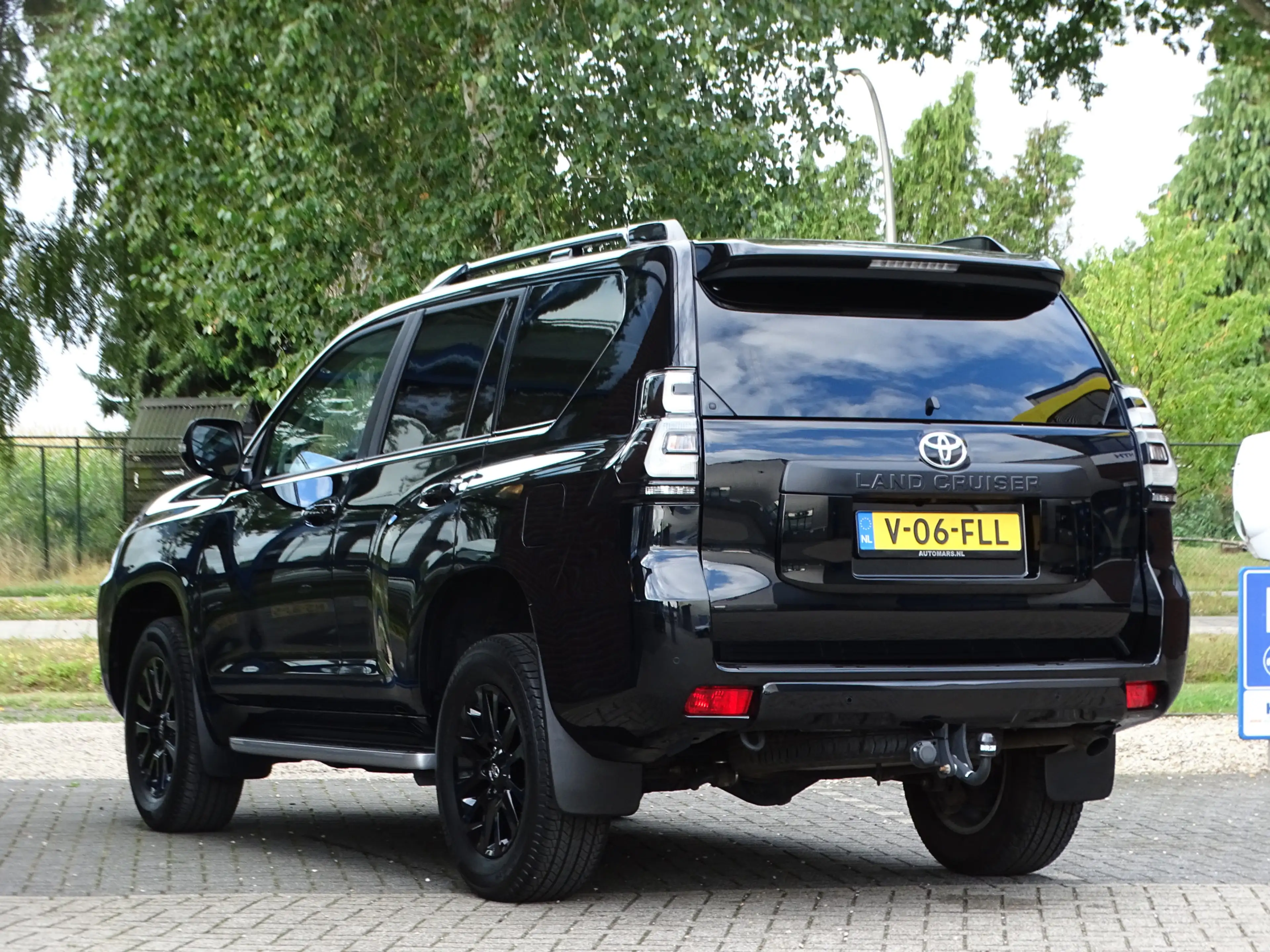 Toyota Land Cruiser 2.8 D-4D-F Professional High Roof Window Van TREKH — photo 13