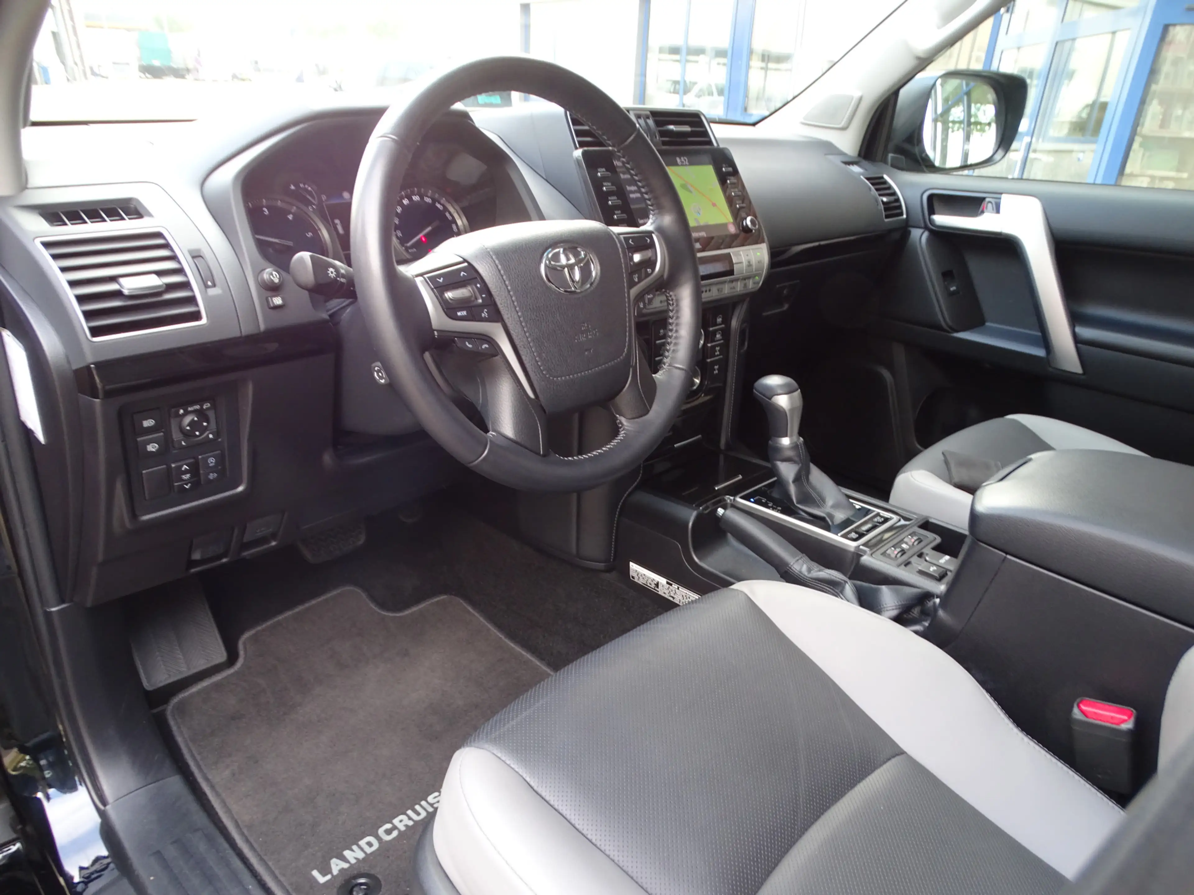 Toyota Land Cruiser 2.8 D-4D-F Professional High Roof Window Van TREKH — photo 3