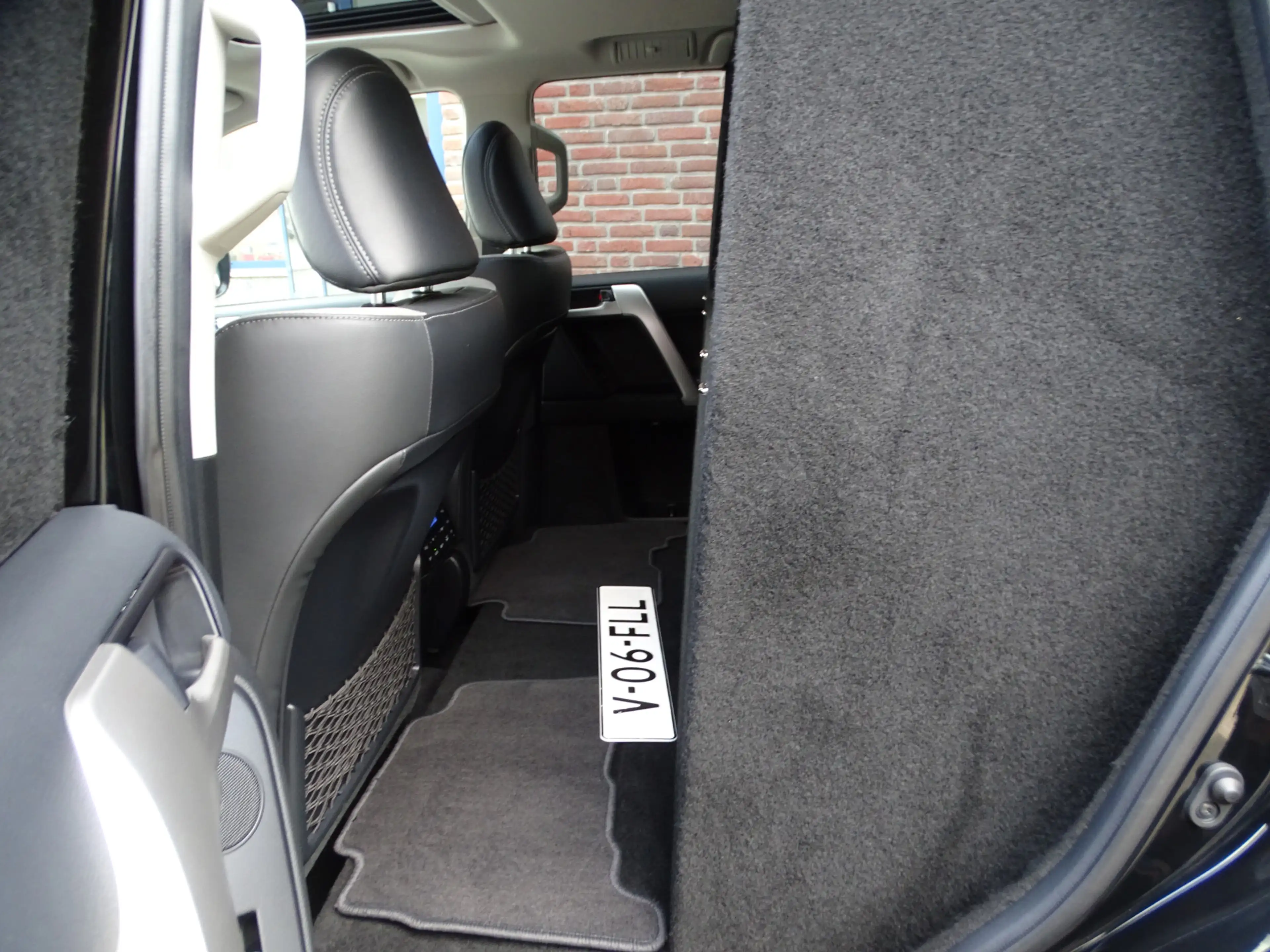 Toyota Land Cruiser 2.8 D-4D-F Professional High Roof Window Van TREKH — photo 4