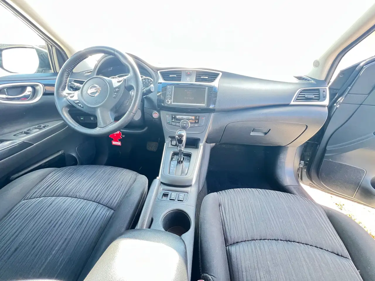Nissan Sentra снимка Nissan Sentra