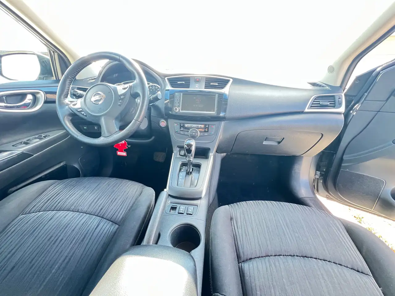 Nissan Sentra снимка Nissan Sentra