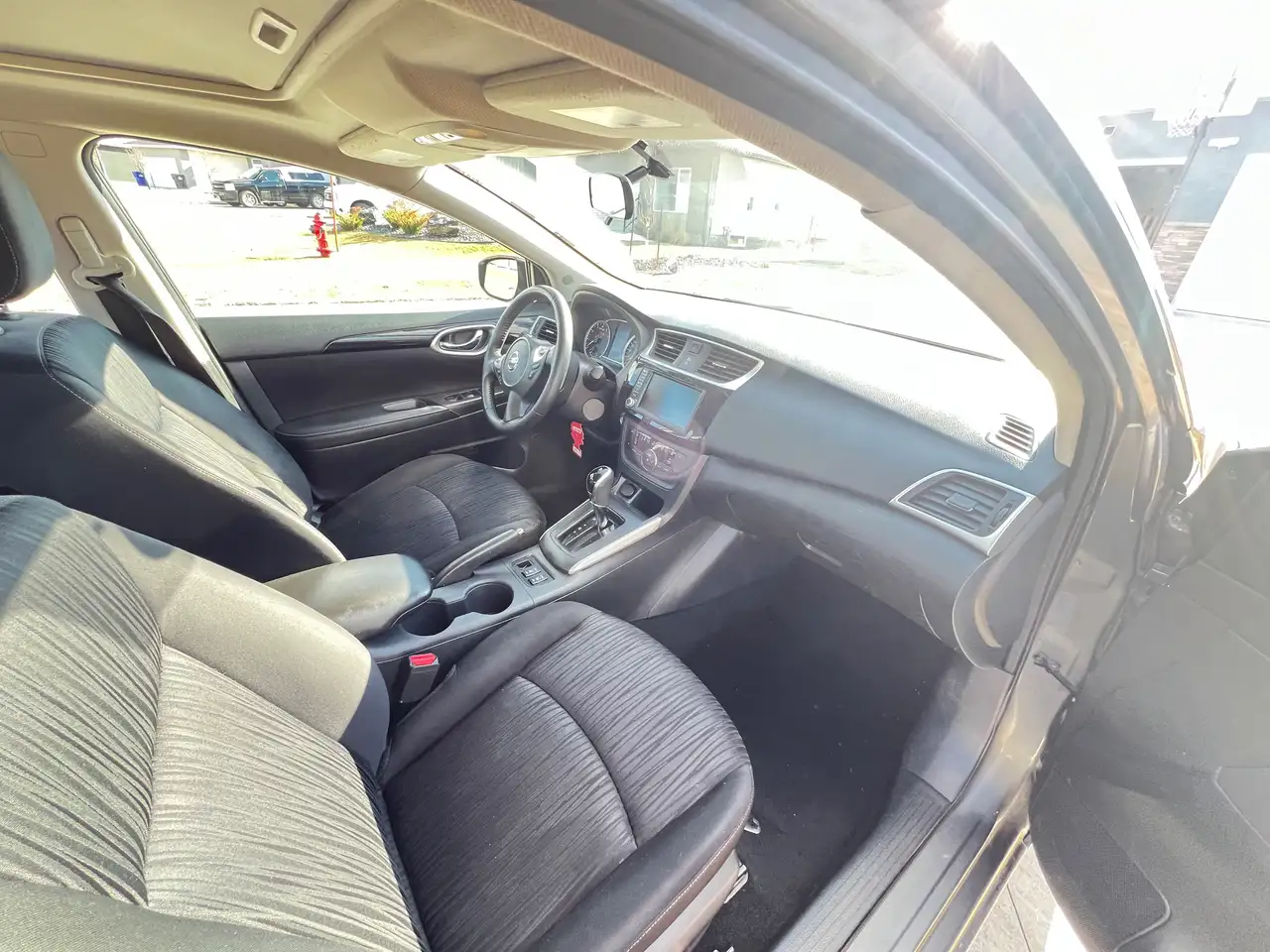 Nissan Sentra снимка Nissan Sentra